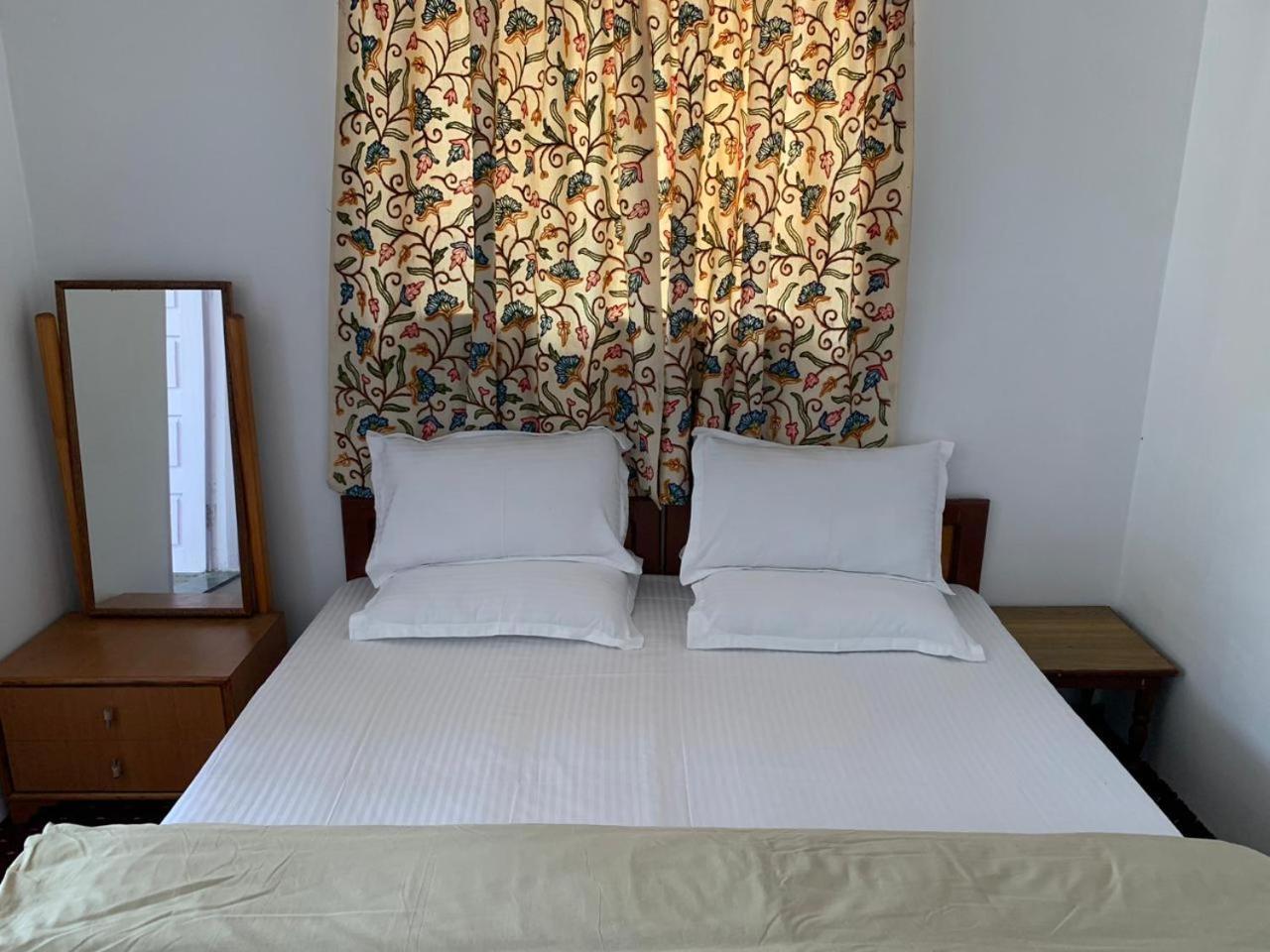 Nigeen Guest house Srinagar (Jammu and Kashmir)