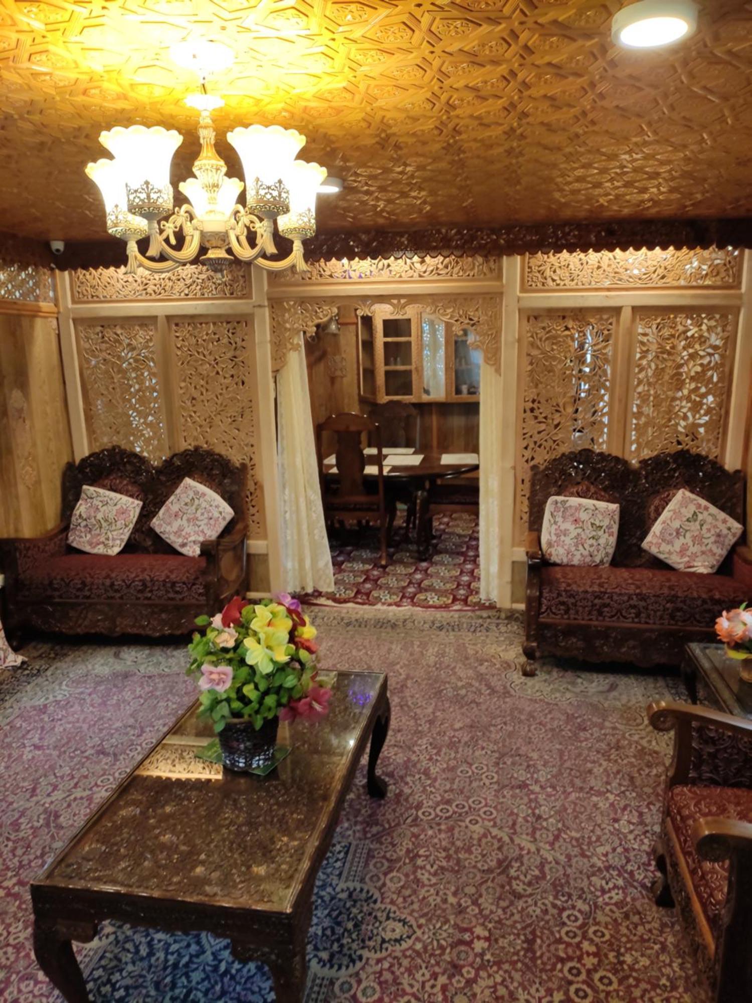 Botel New Lucky Flower Group Of House Boat 3*