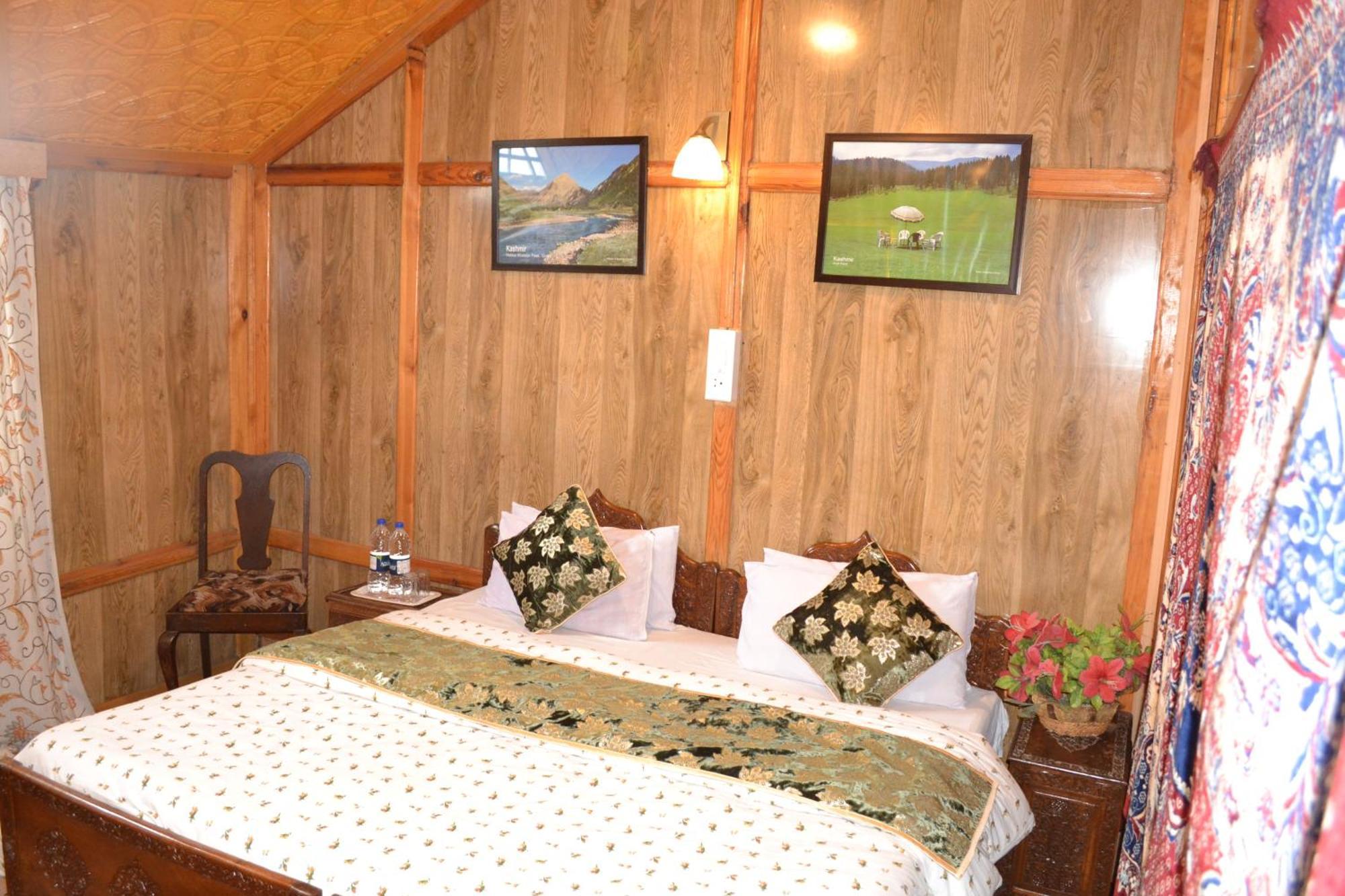 New Lucky Flower Group Of House Boat Srinagar (Jammu and Kashmir)