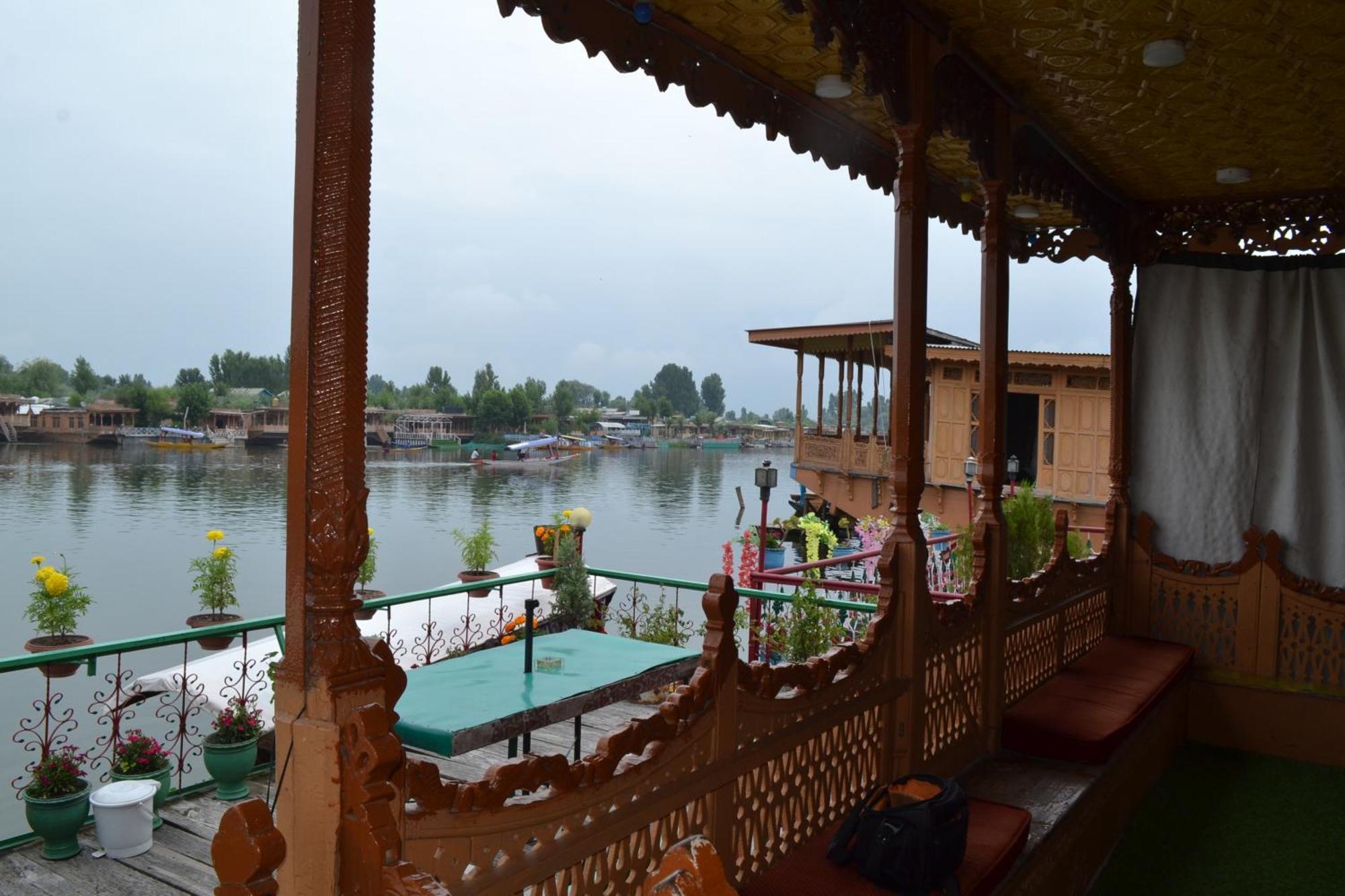 Botel New Lucky Flower Group Of House Boat 3*