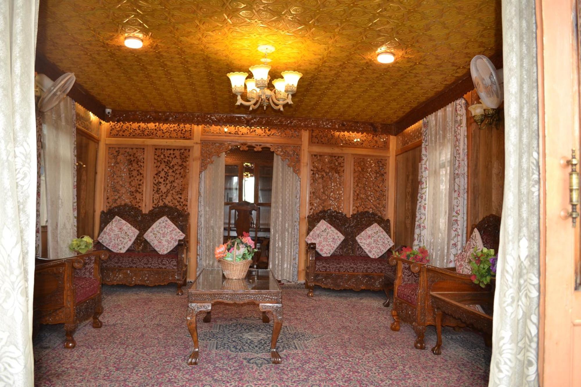 Botel New Lucky Flower Group Of House Boat 3*