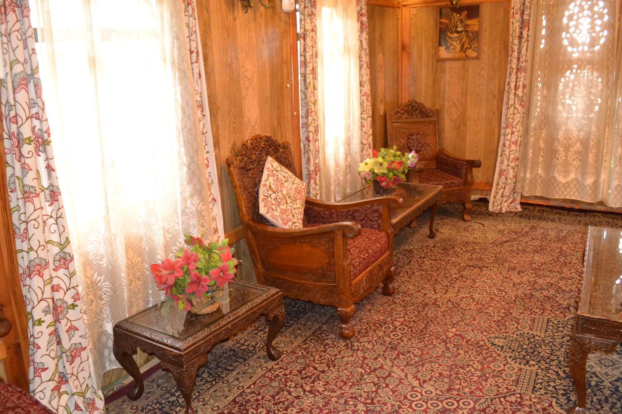 New Lucky Flower Group Of House Boat Srinagar (Jammu and Kashmir)