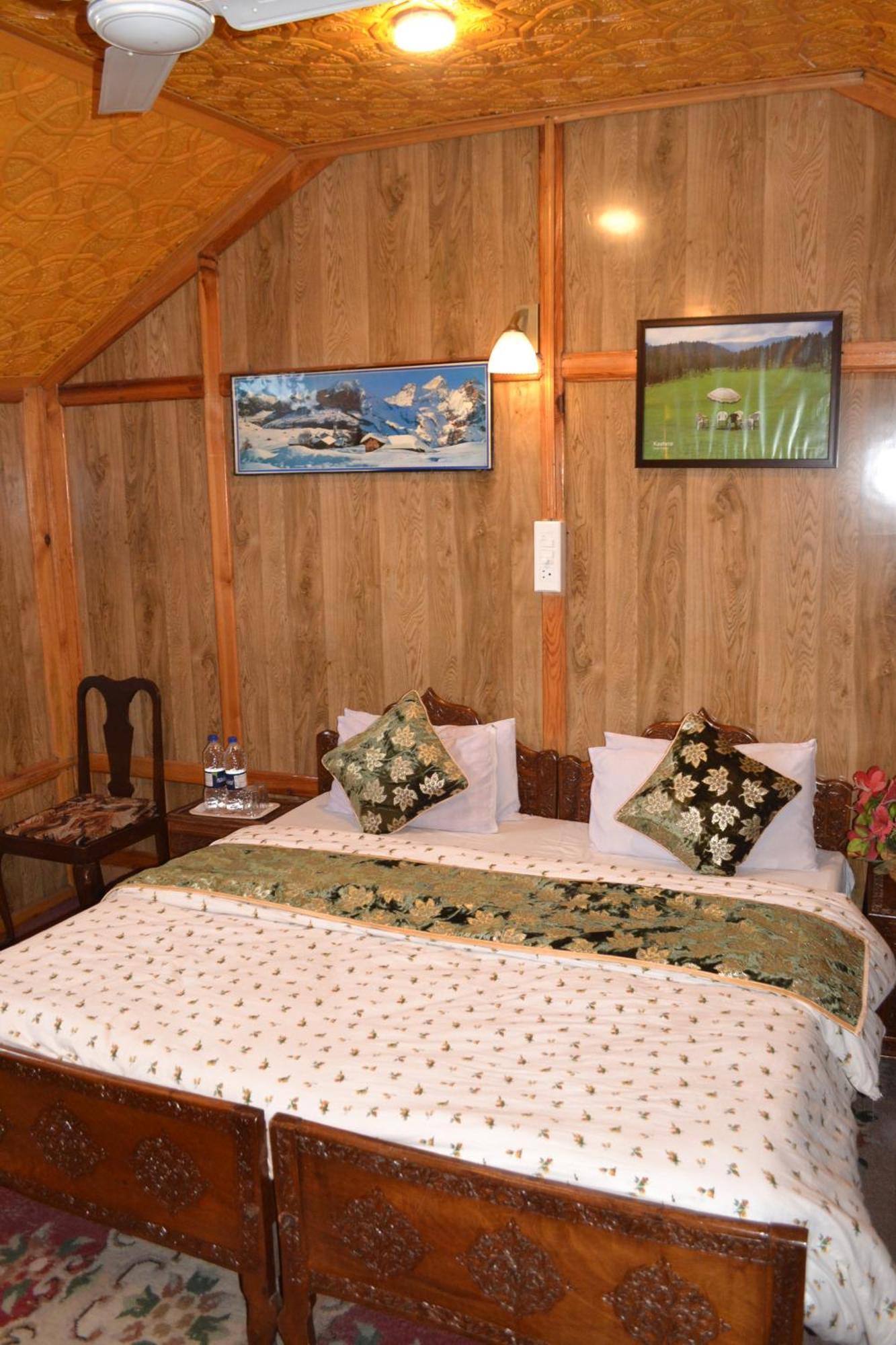 Botel New Lucky Flower Group Of House Boat 3*