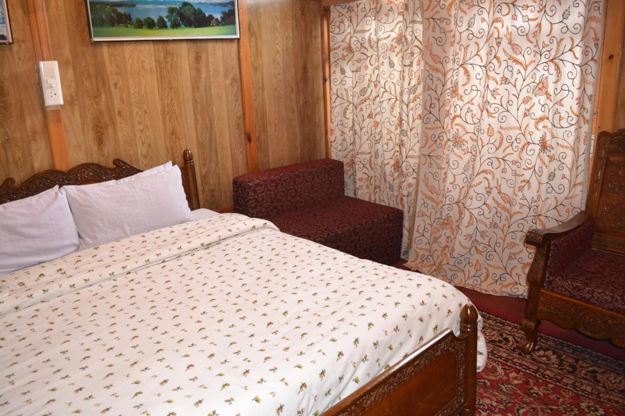 New Lucky Flower Group Of House Boat Srinagar (Jammu and Kashmir)