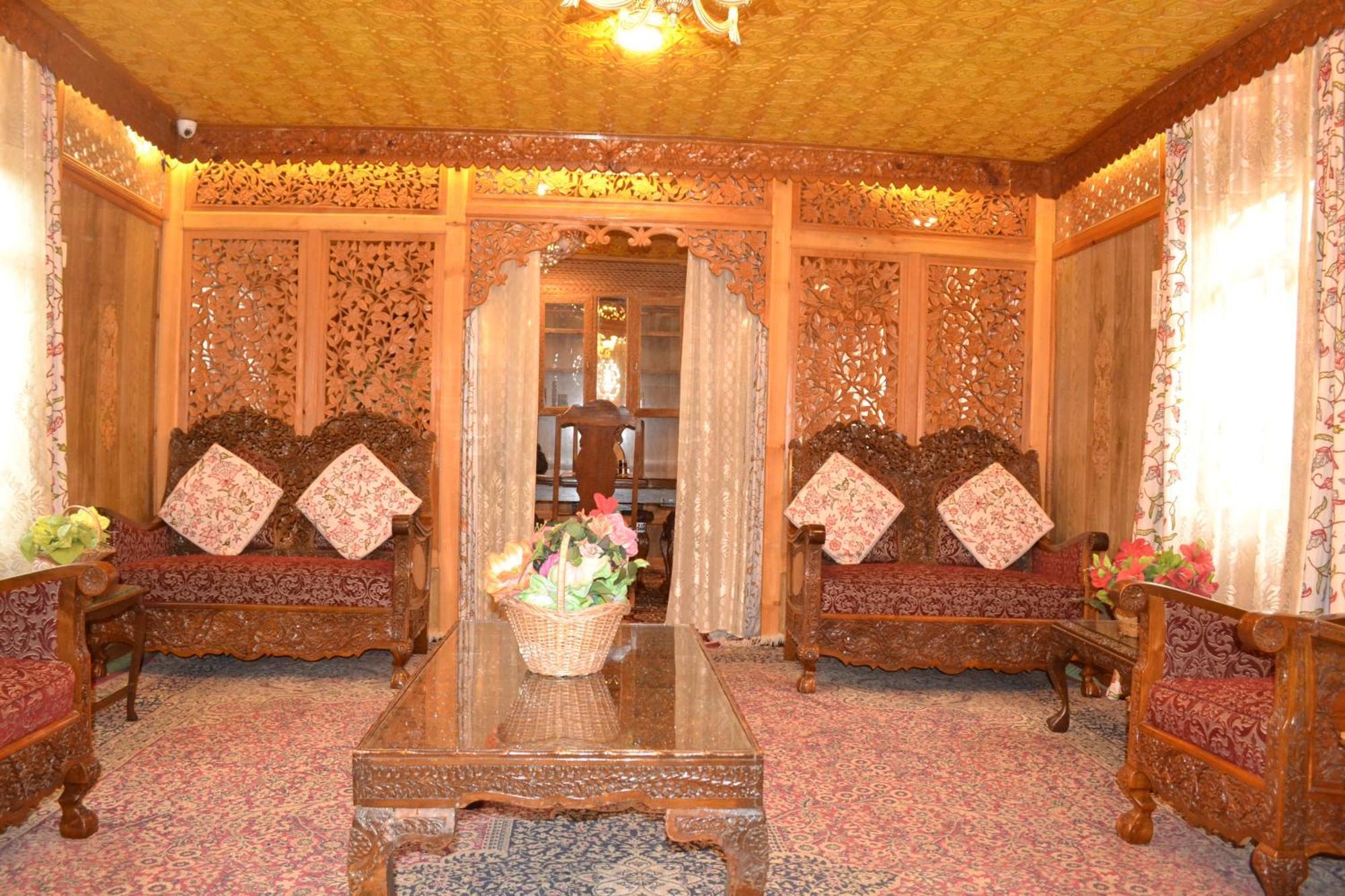 Botel New Lucky Flower Group Of House Boat 3*