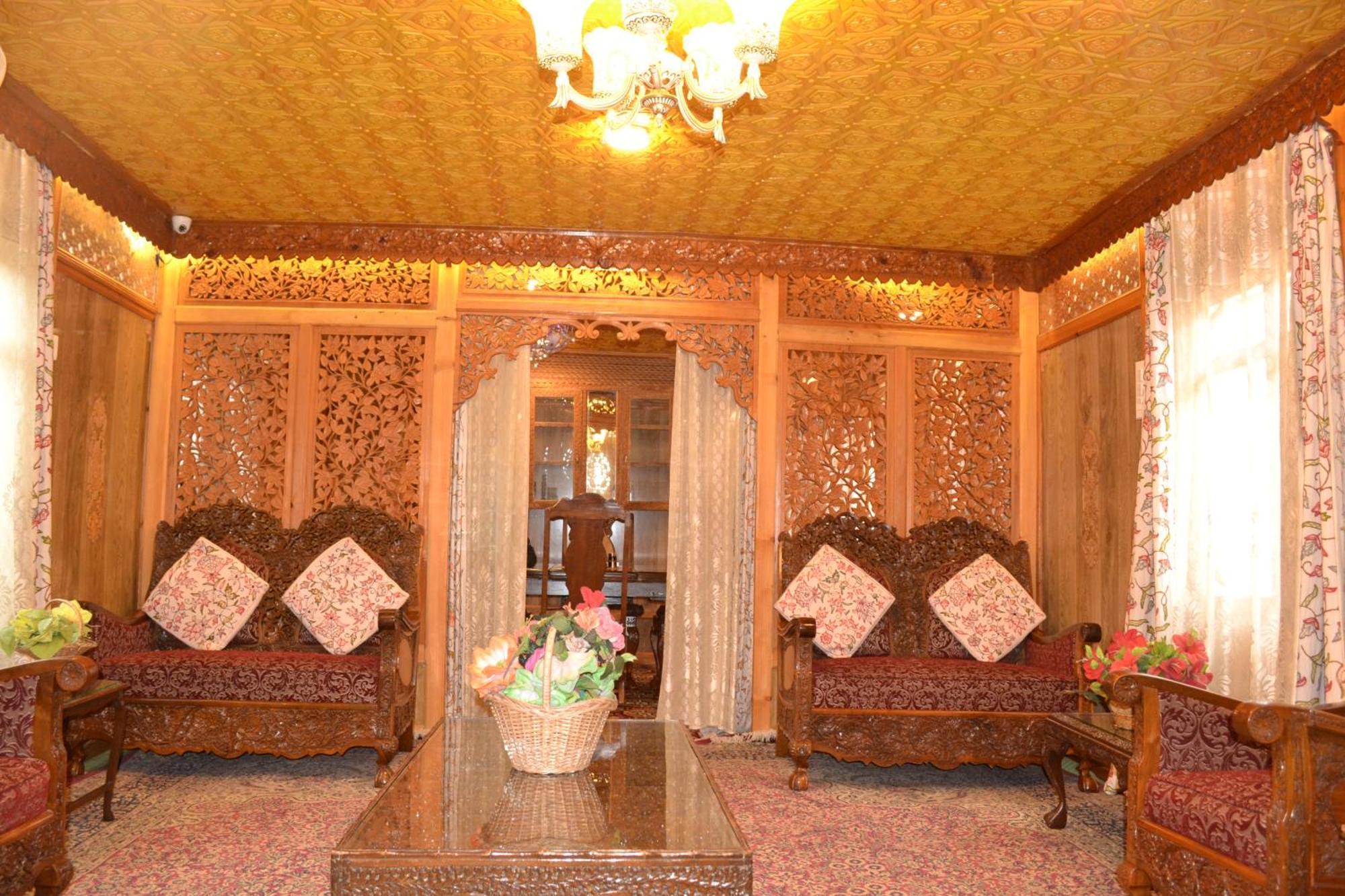 New Lucky Flower Group Of House Boat