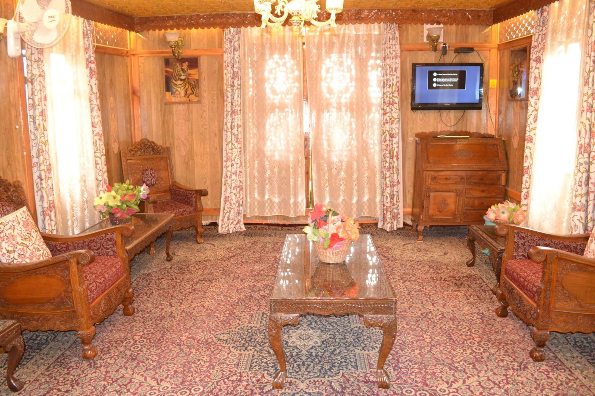 New Lucky Flower Group Of House Boat Srinagar (Jammu and Kashmir)