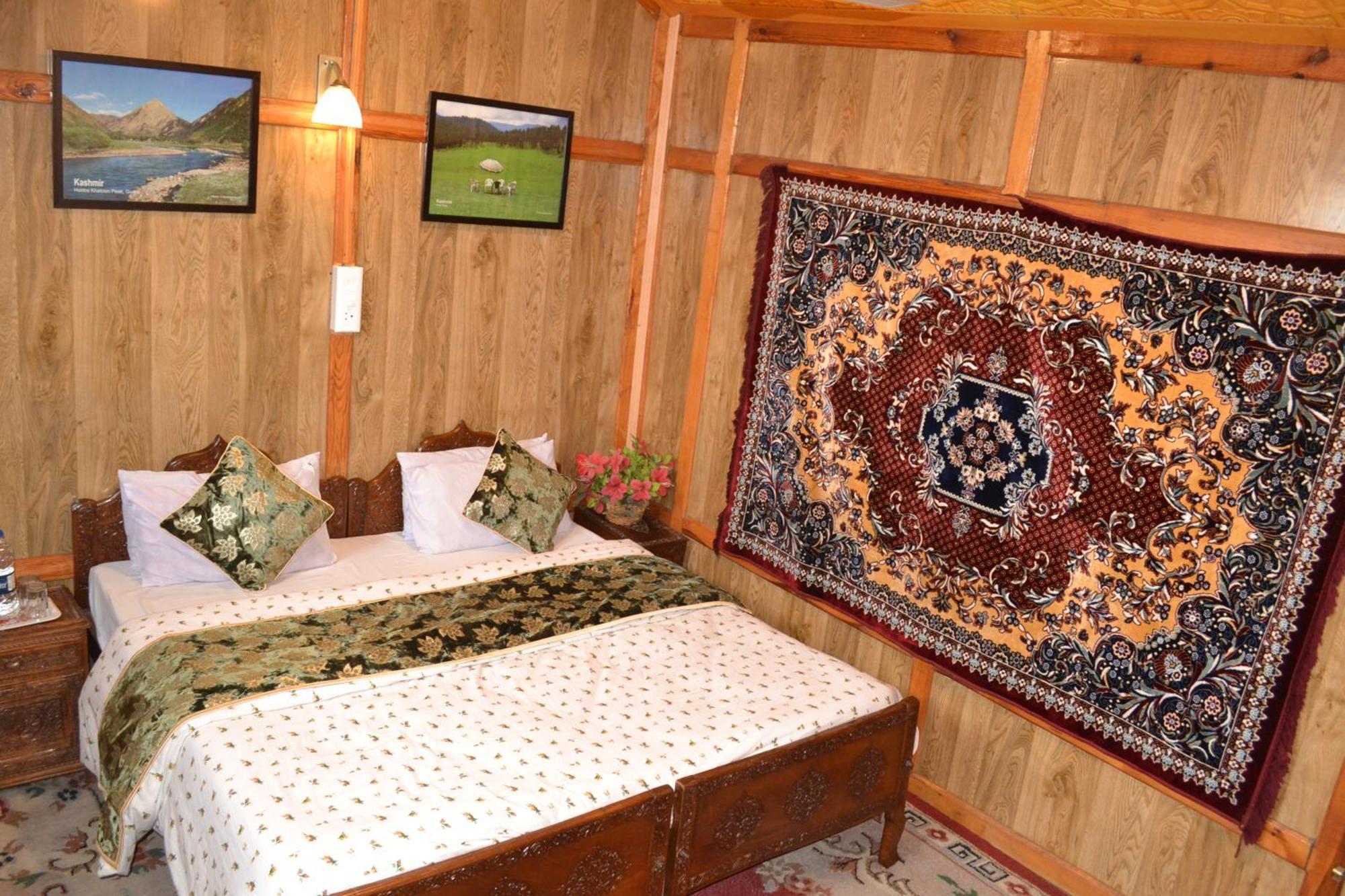 New Lucky Flower Group Of House Boat Srinagar (Jammu and Kashmir)