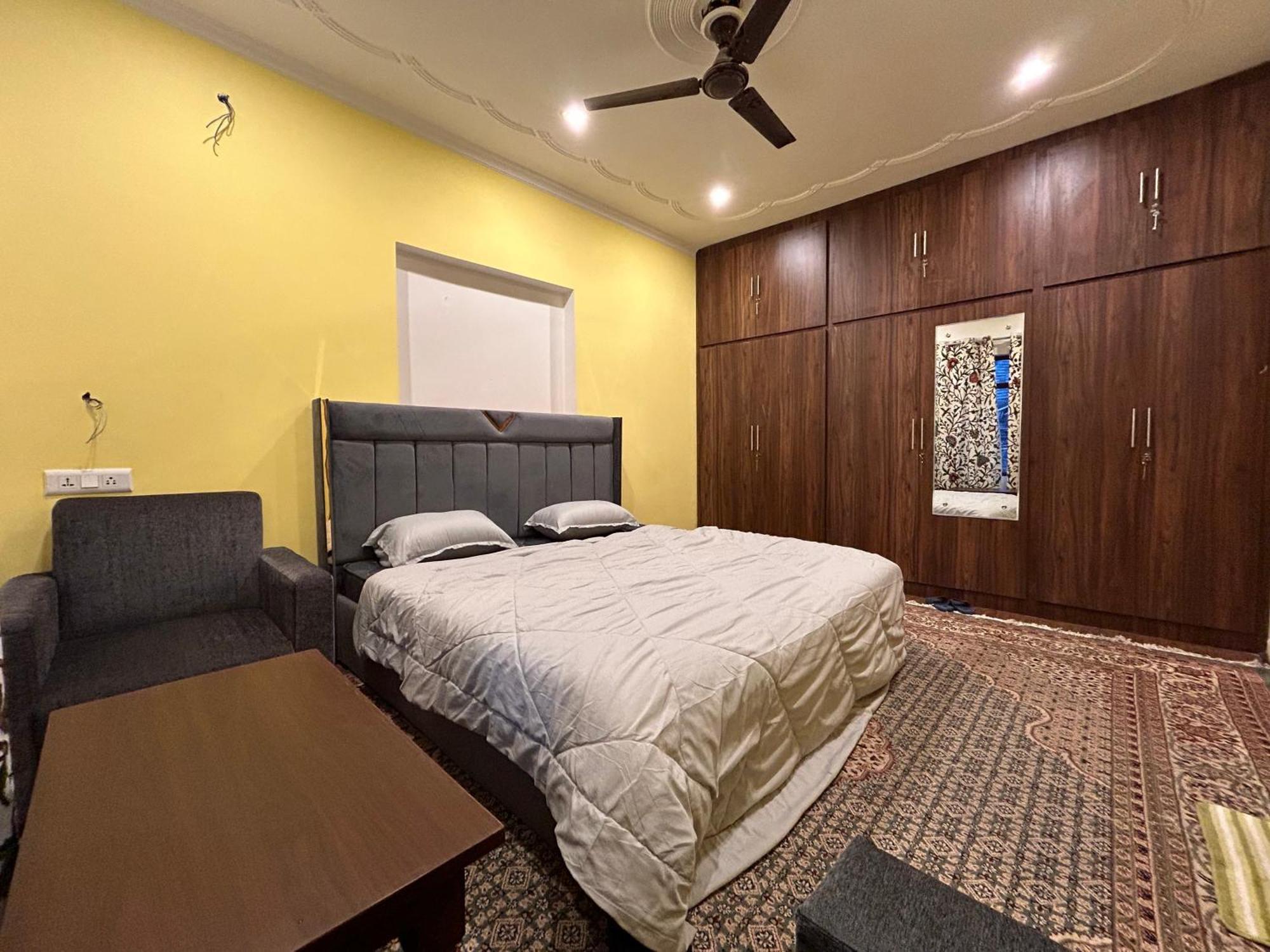 Guest house John's
