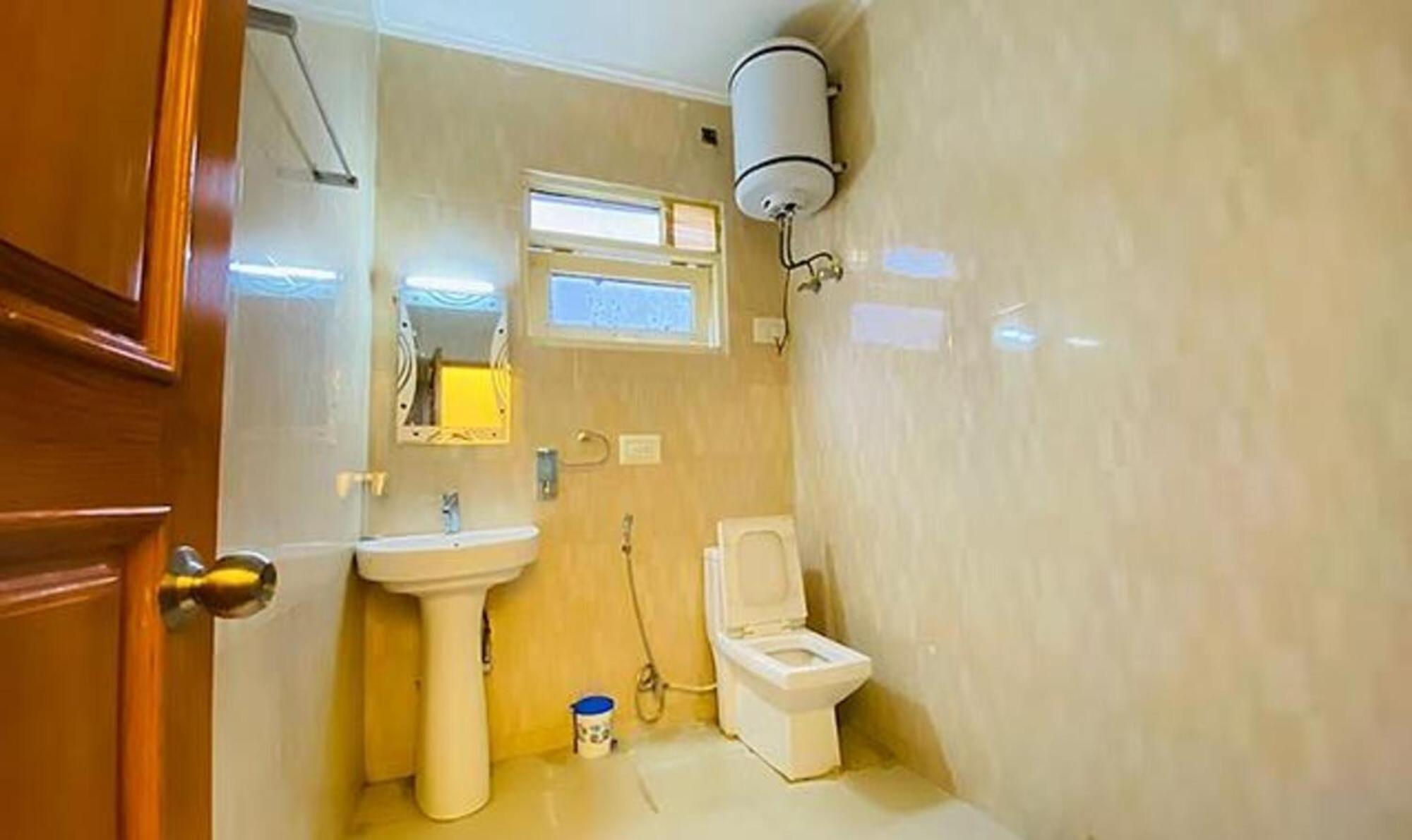 Fabhotel Prime Rozan Jaai Srinagar (Jammu and Kashmir)