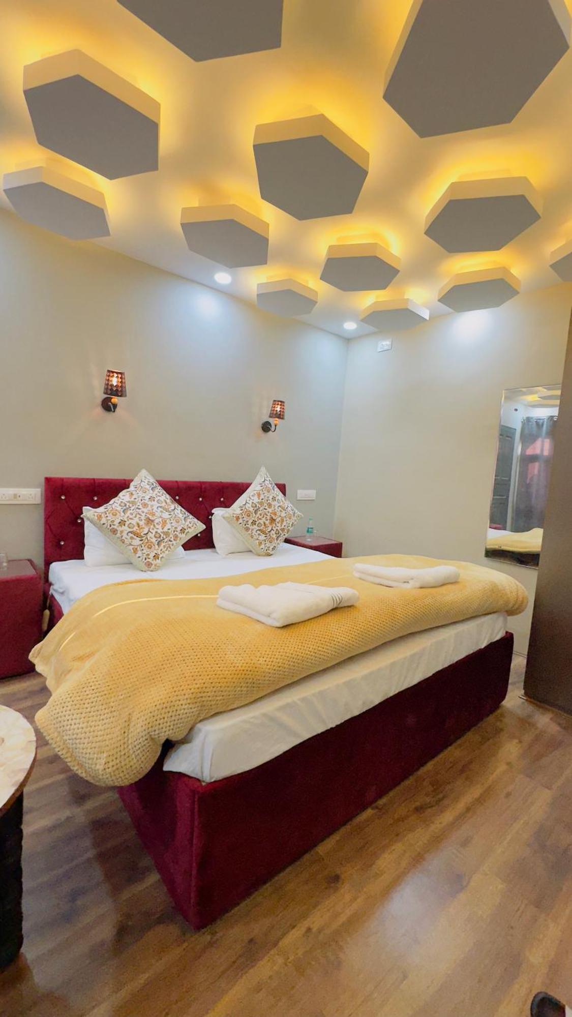 - A Luxury Living Srinagar (Jammu and Kashmir)