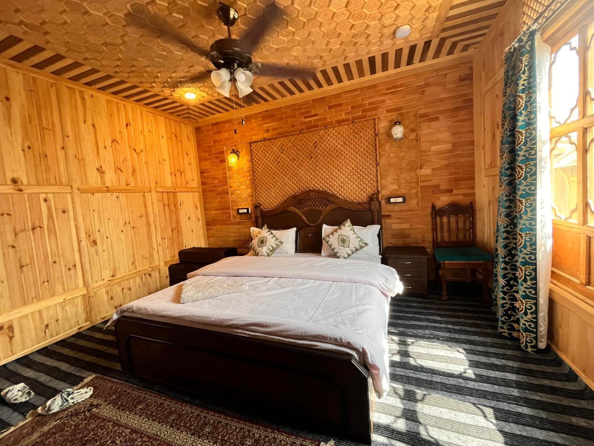 Hotel The Heritage Group Of Houseboats Srinagar (Jammu and Kashmir)