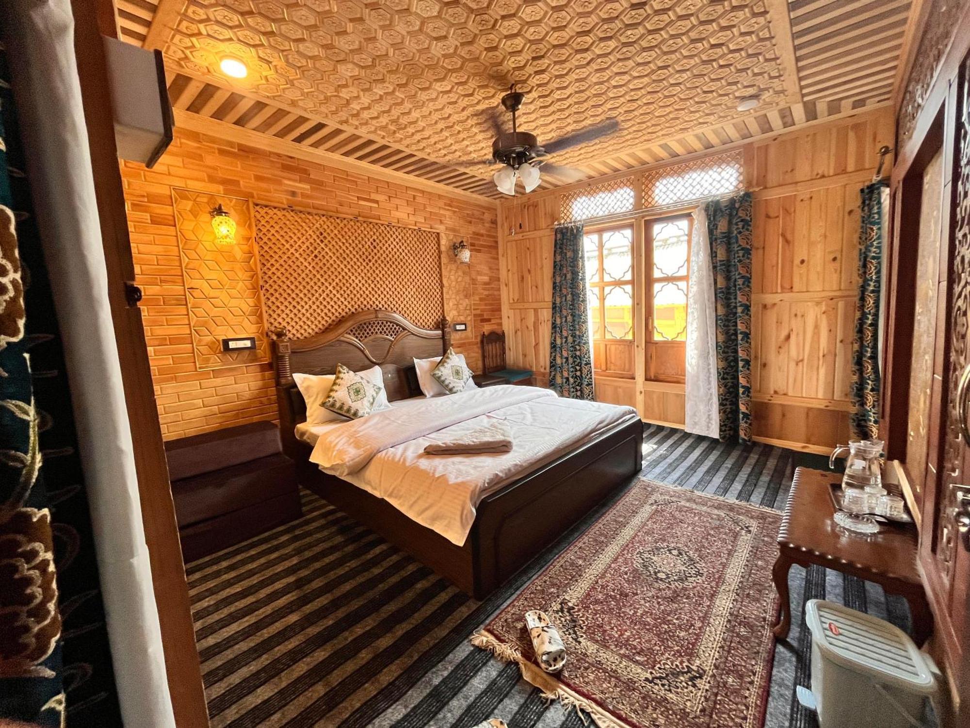 Hotel The Heritage Group Of Houseboats 4*