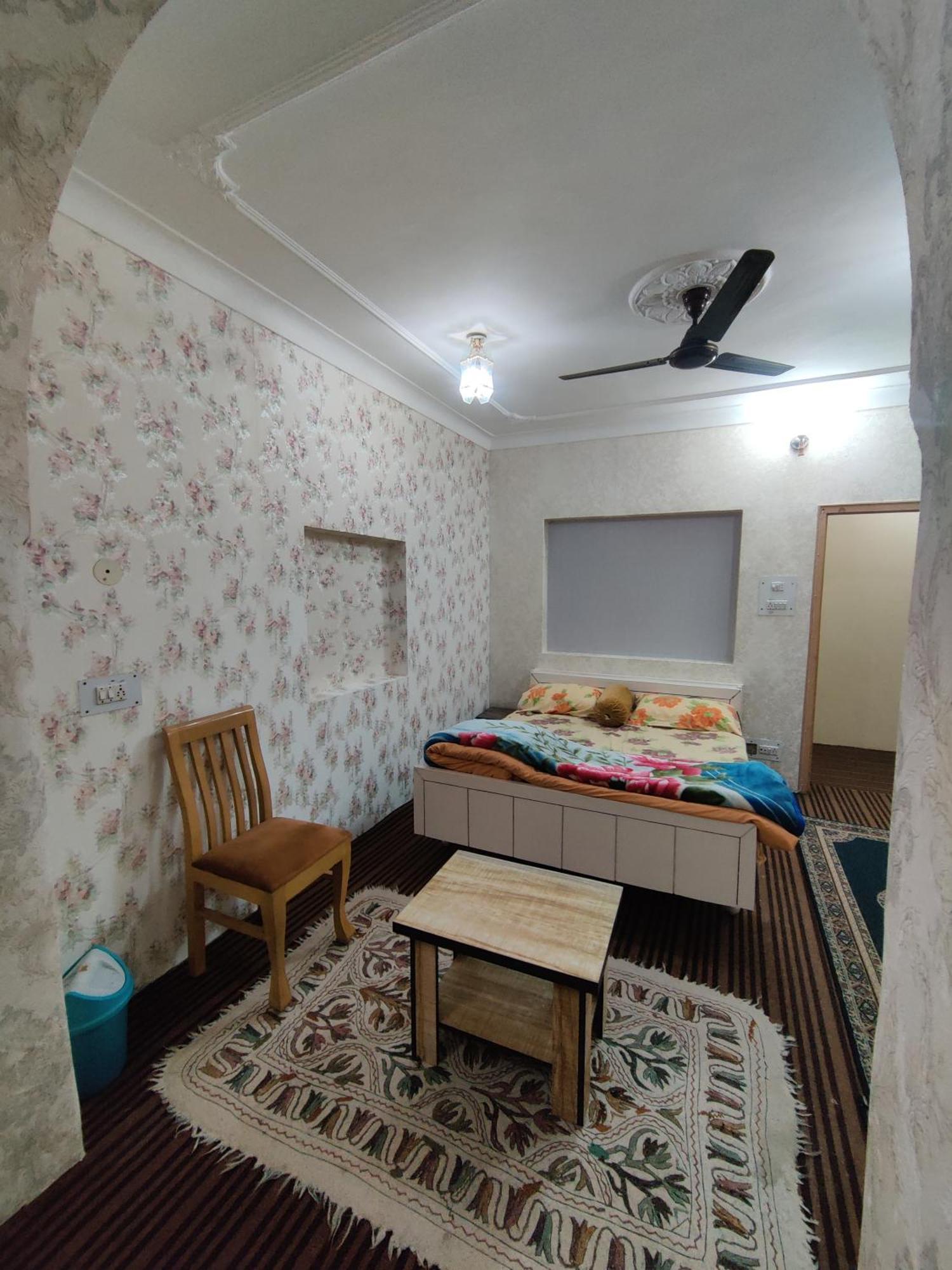Holiday home Away From Cute 3 Bedroom House G Floor Srinagar (Jammu and Kashmir)