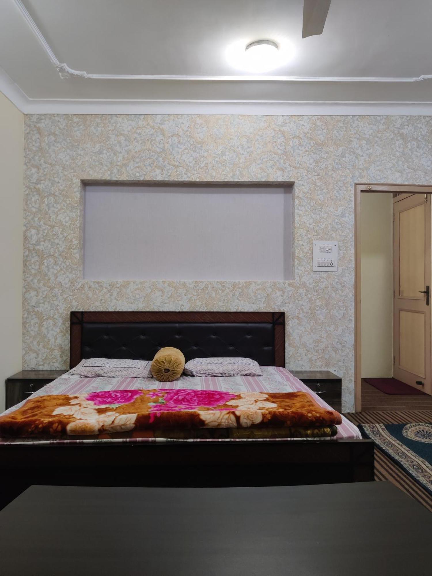 Away From Cute 3 Bedroom House G Floor