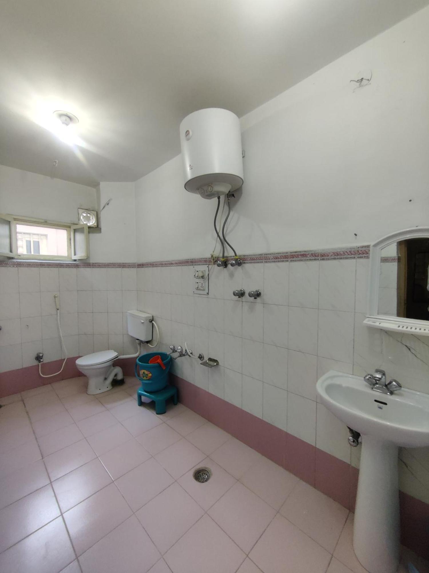 Away From Cute 3 Bedroom House G Floor
