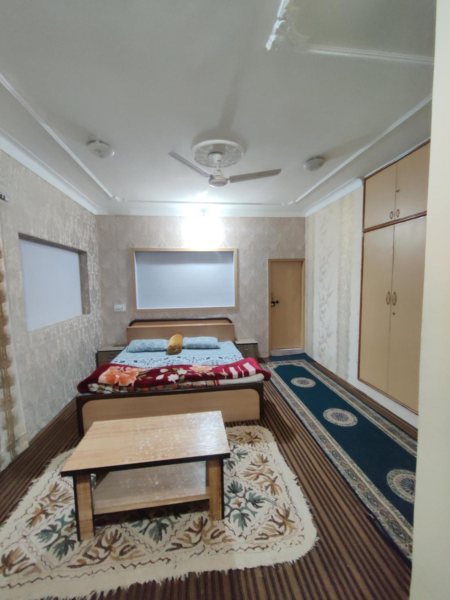 Holiday home Away From Cute 3 Bedroom House G Floor