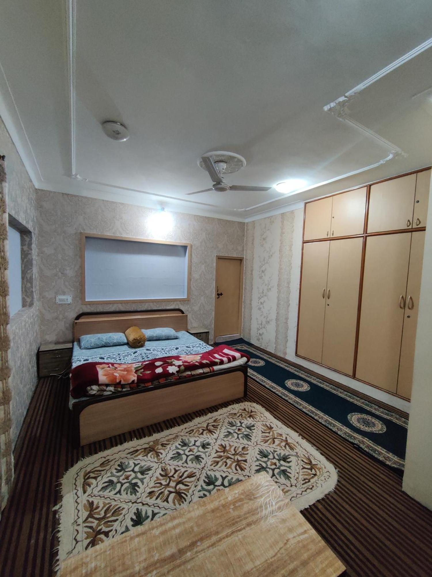 Holiday home Away From Cute 3 Bedroom House G Floor *