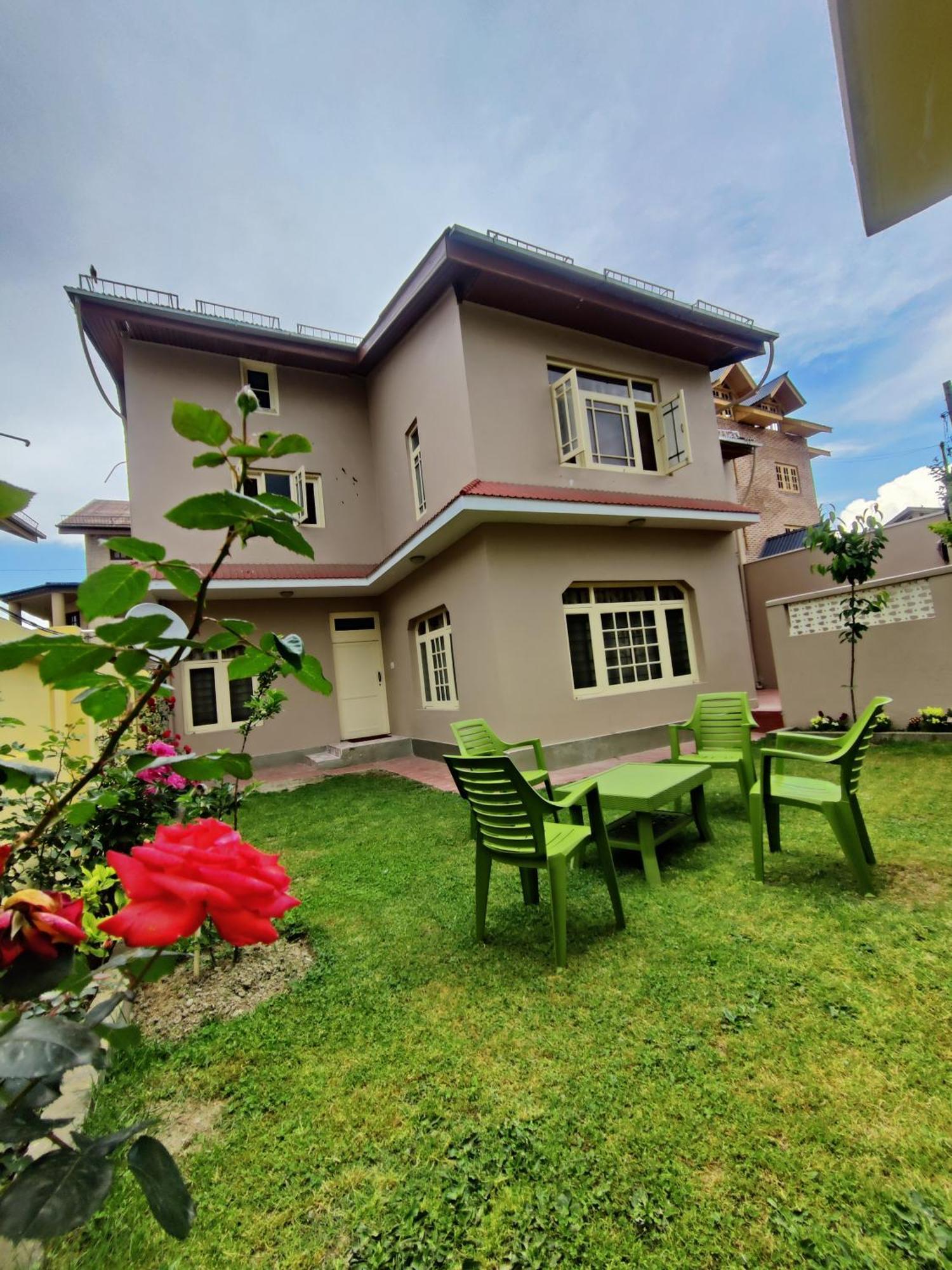 Holiday home Away From Cute 3 Bedroom House G Floor *