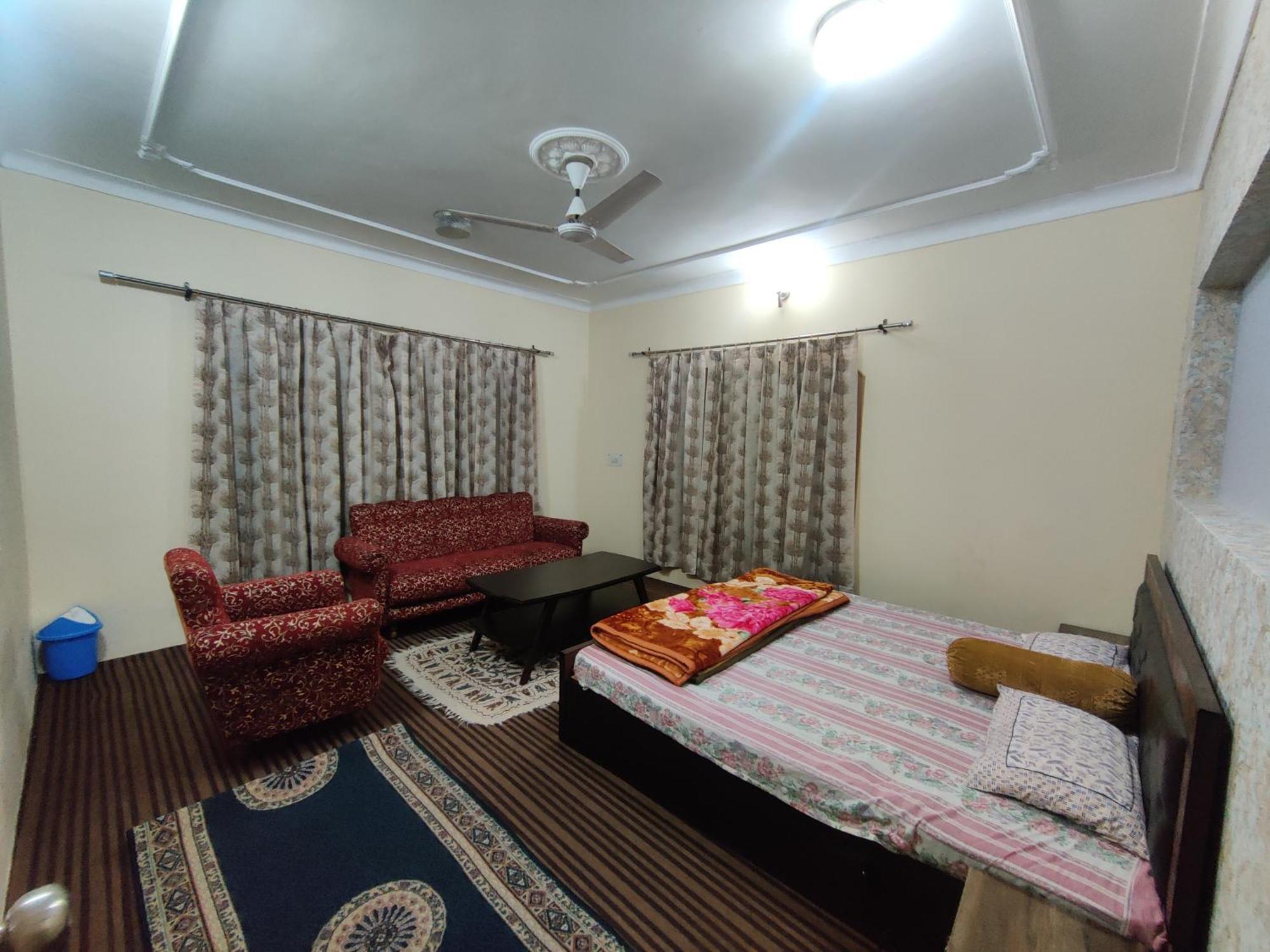Holiday home Away From Cute 3 Bedroom House G Floor