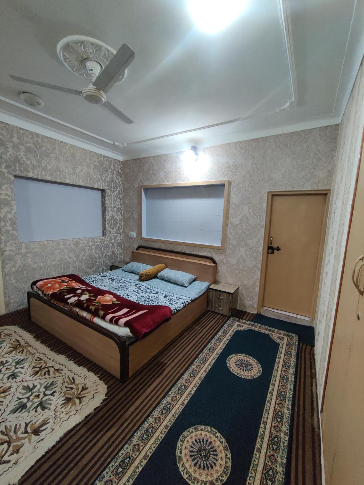 Holiday home Away From Cute 3 Bedroom House G Floor Srinagar (Jammu and Kashmir)