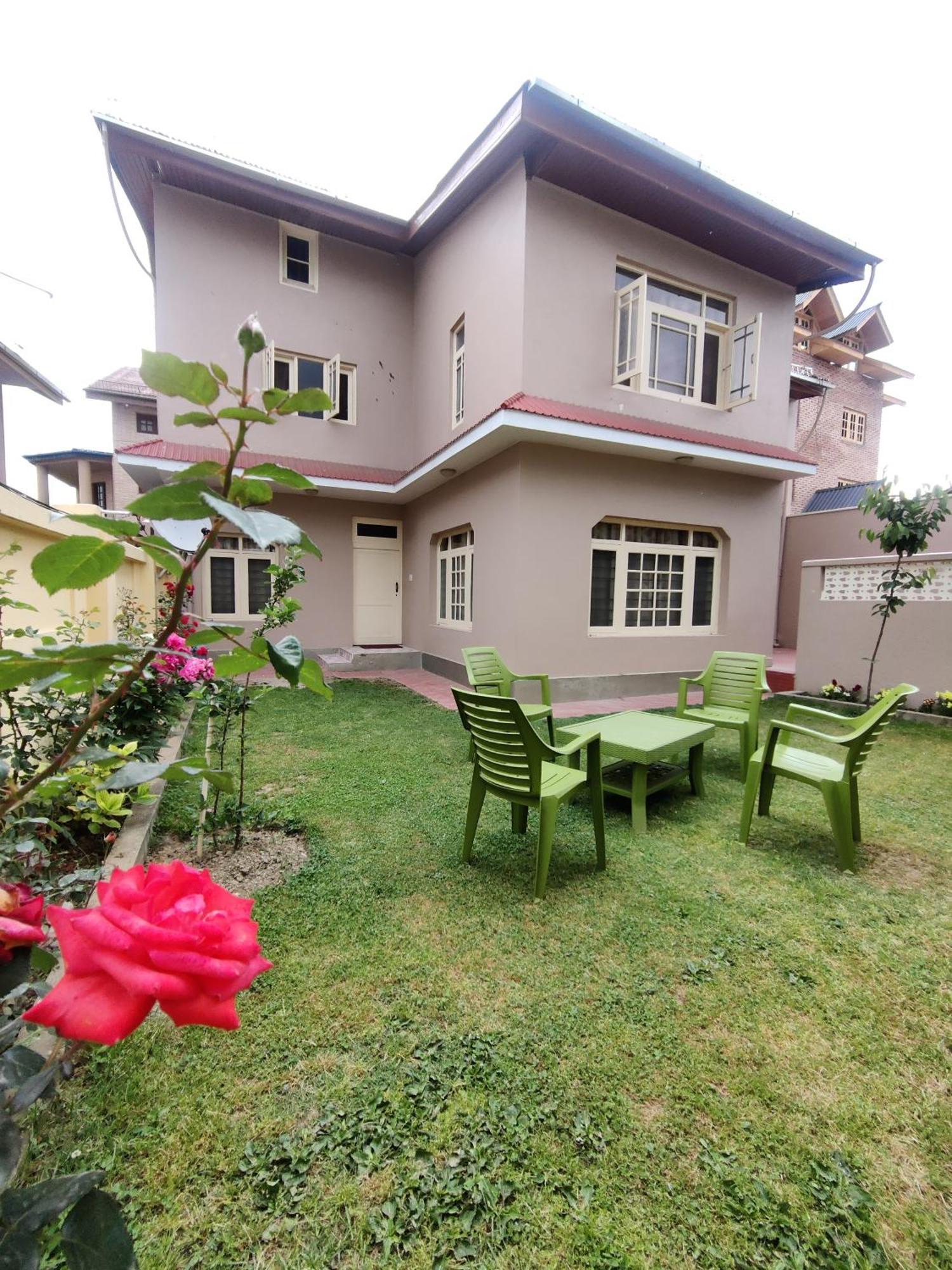 Away From Cute 3 Bedroom House G Floor