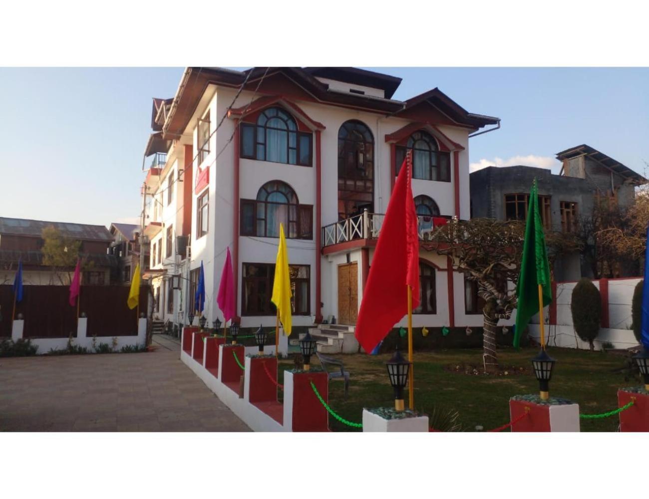 Palla's & Suites-resorts, Homestay Srinagar (Jammu and Kashmir)