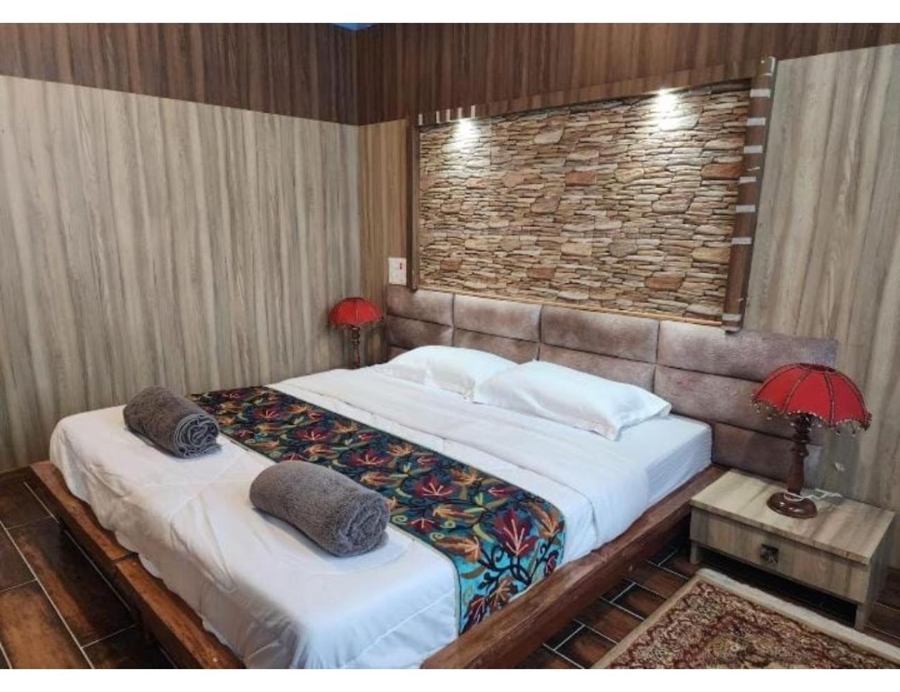 Palla's & Suites-resorts, *