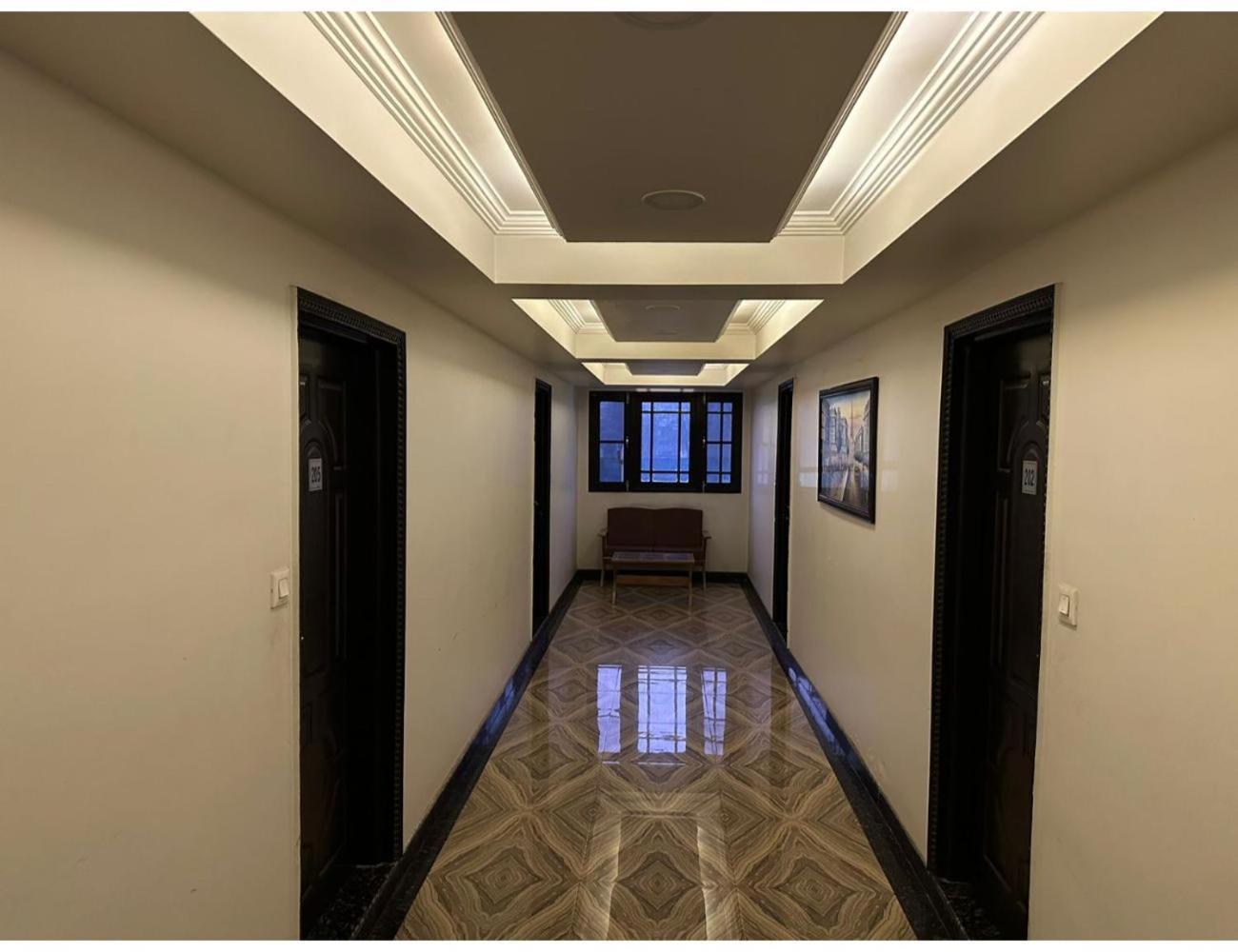 Budshah Residency, * Srinagar (Jammu and Kashmir)