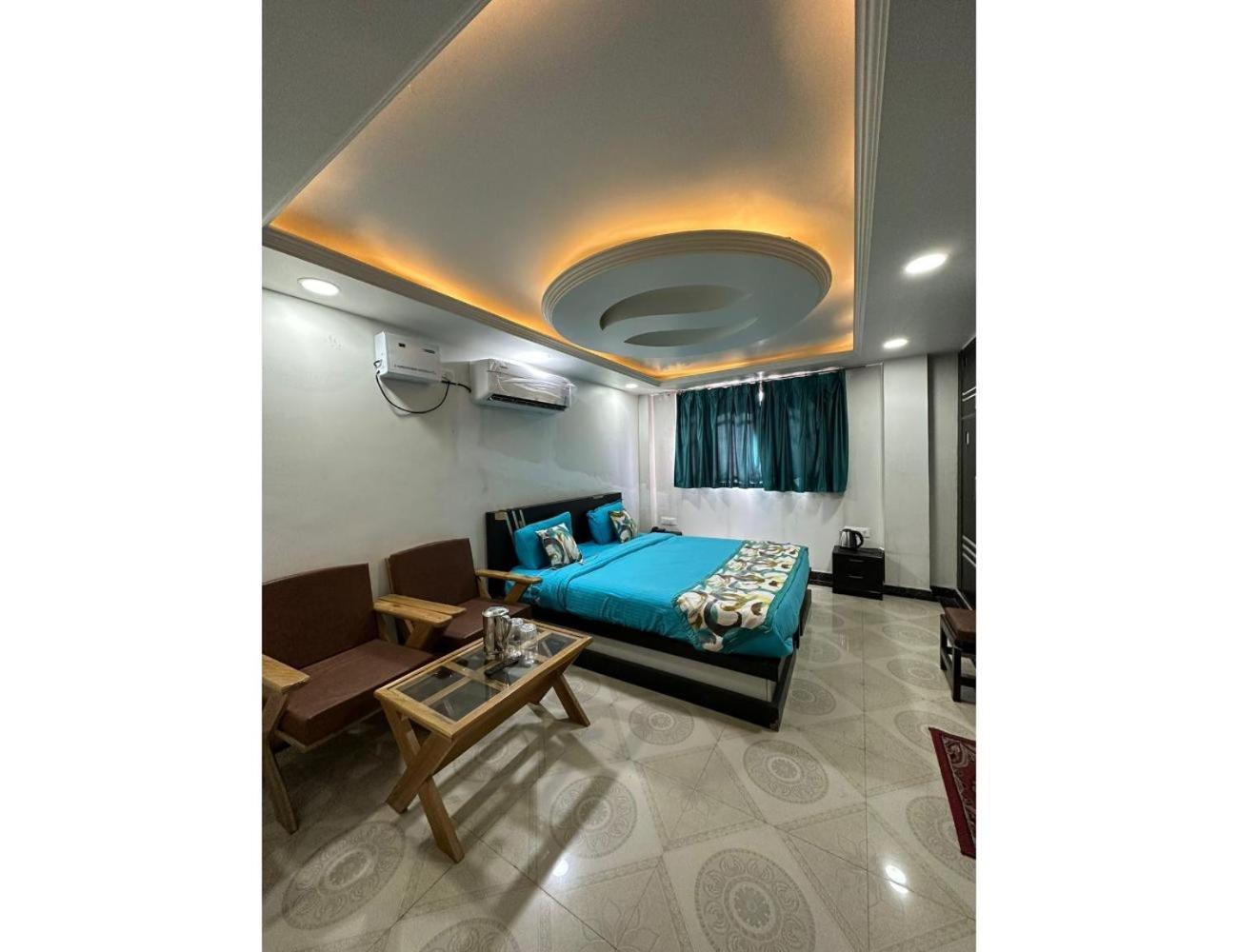 Budshah Residency, * Srinagar (Jammu and Kashmir)