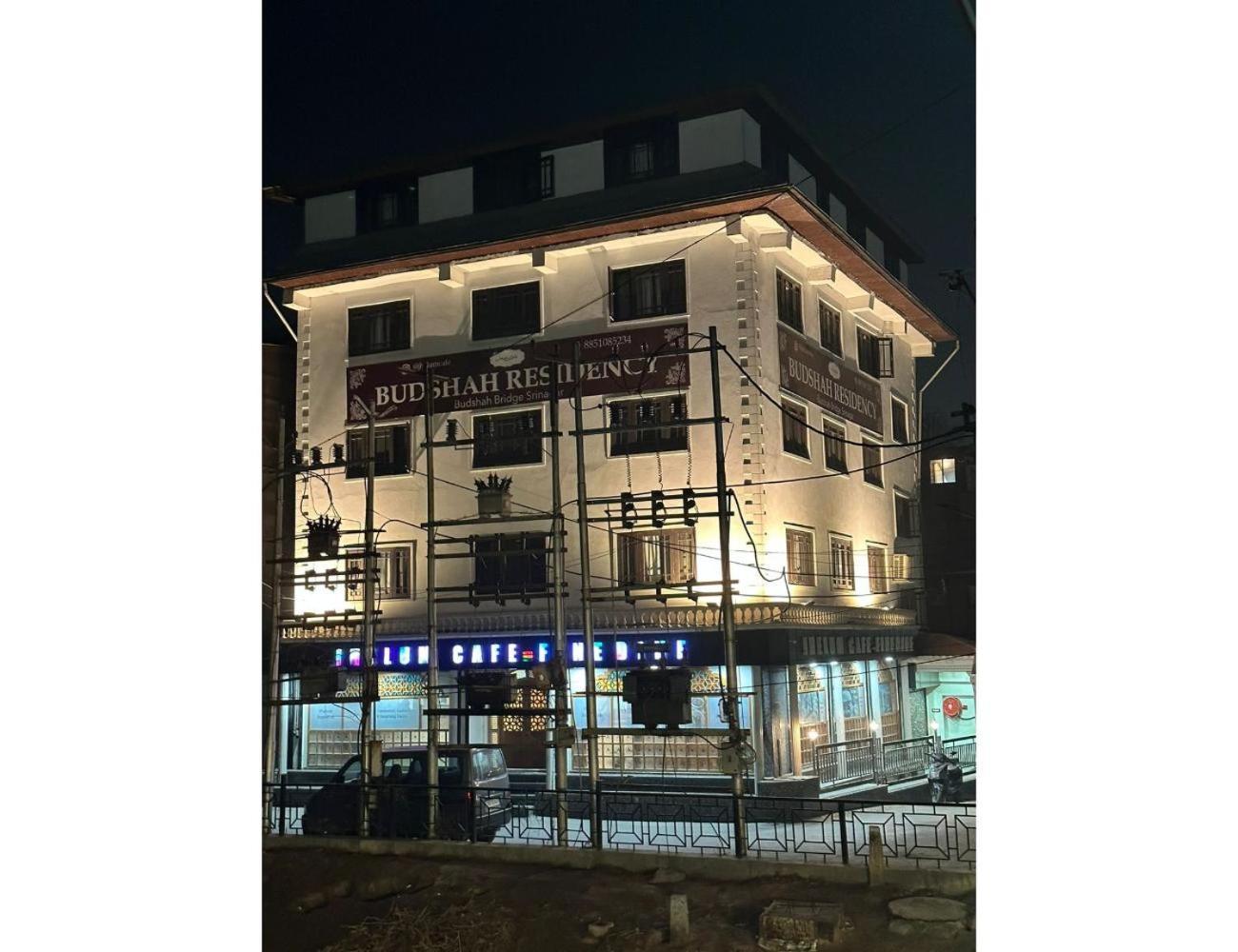 Budshah Residency, * Srinagar (Jammu and Kashmir)