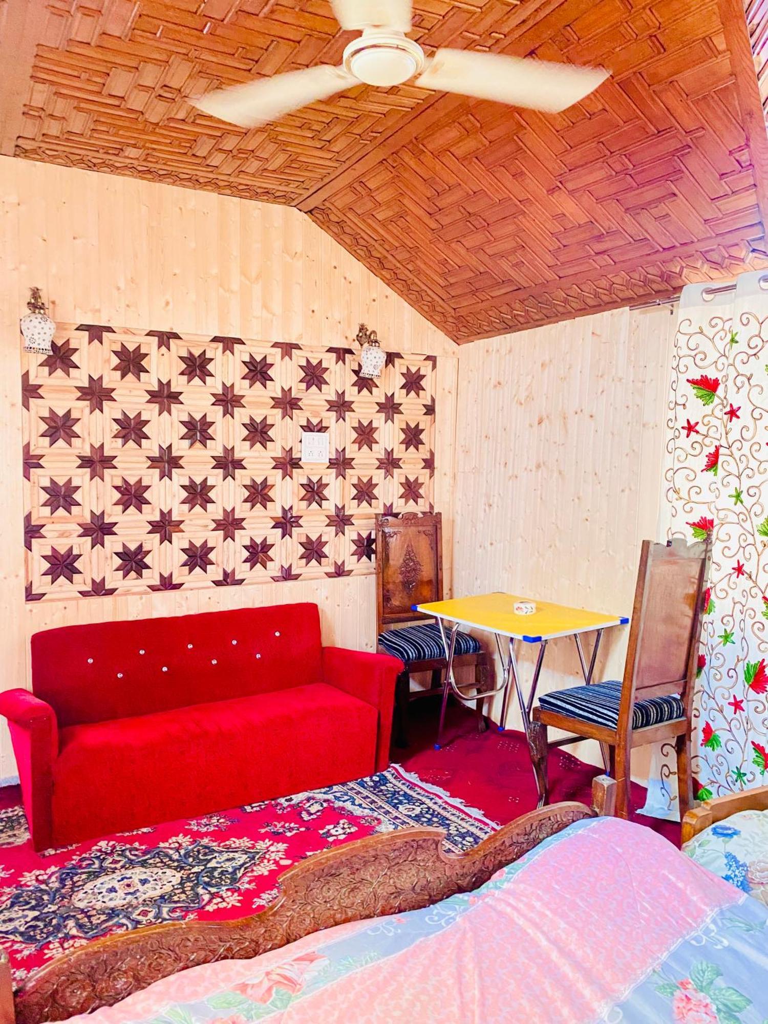 Botel House Boat New Pala Palace 3*