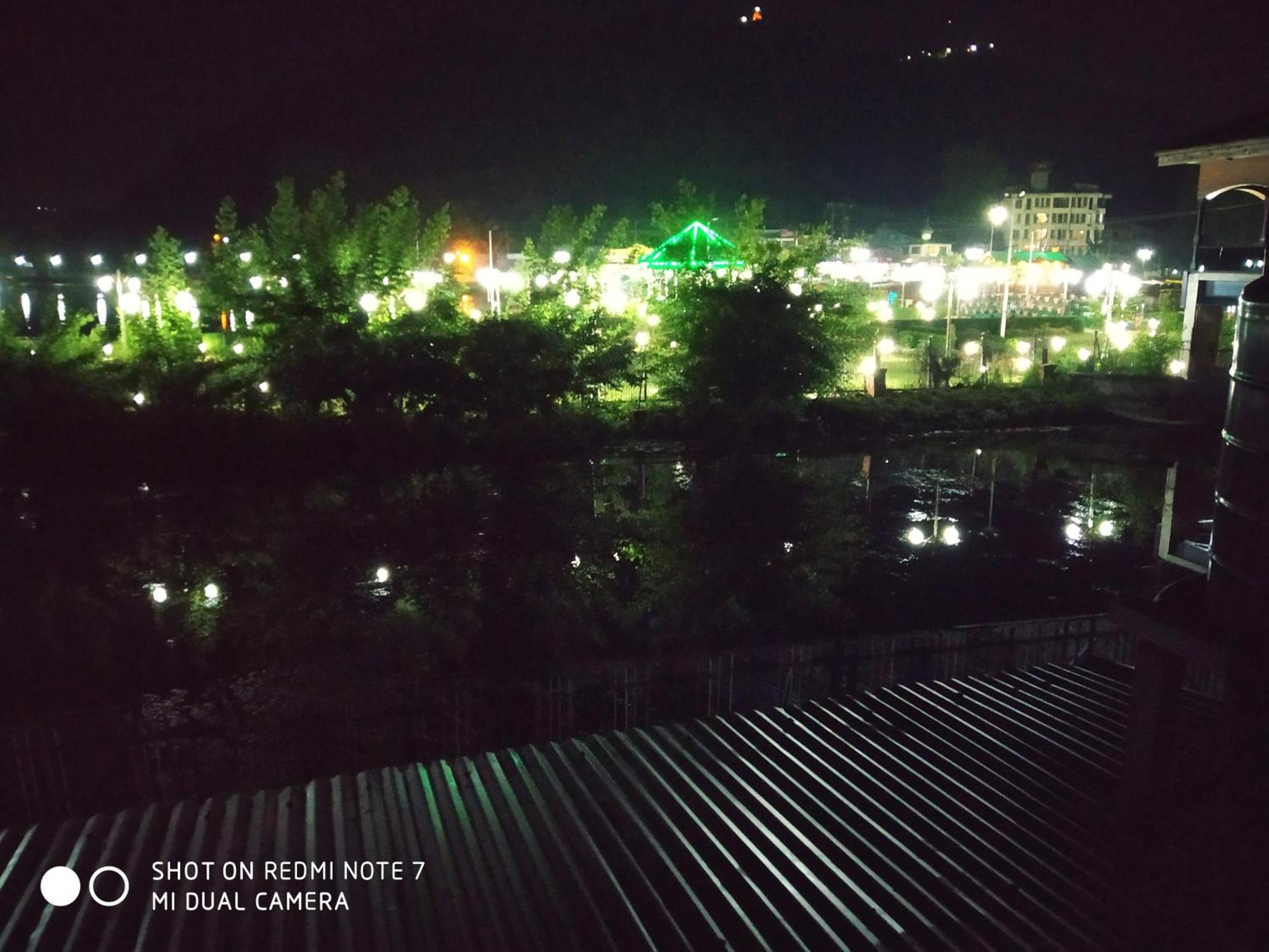 Botel Houseboat Young Snow View Front Line Dal Srinagar (Jammu and Kashmir)