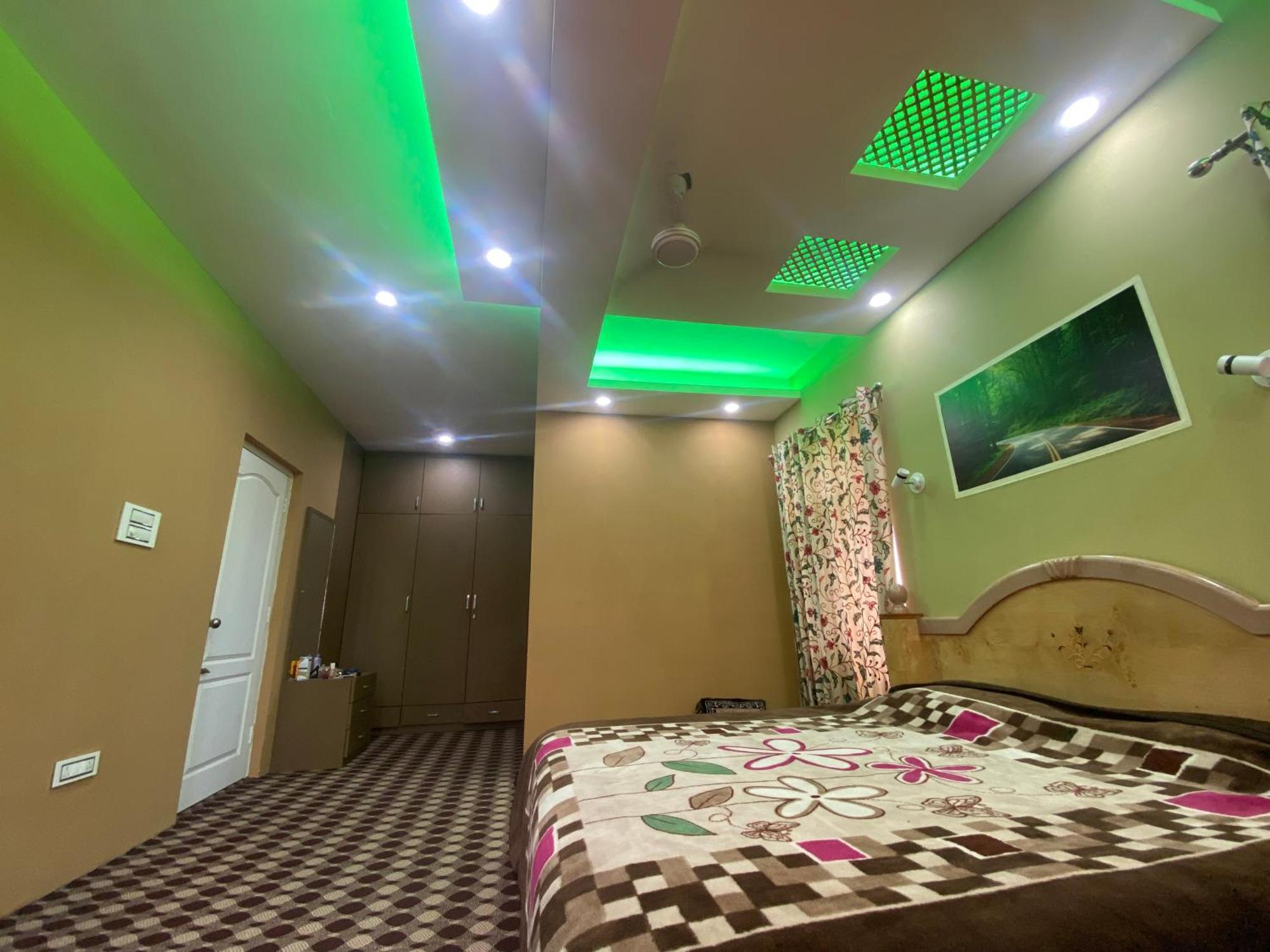 Homestay Aurab&b *