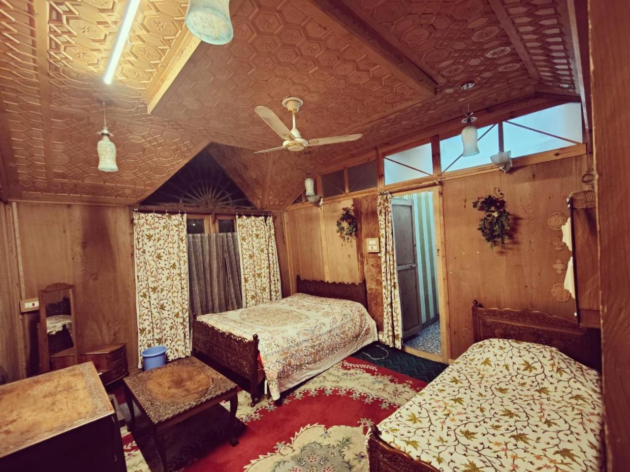 Heritage Amina Group Of Houseboats Botel Srinagar (Jammu and Kashmir)