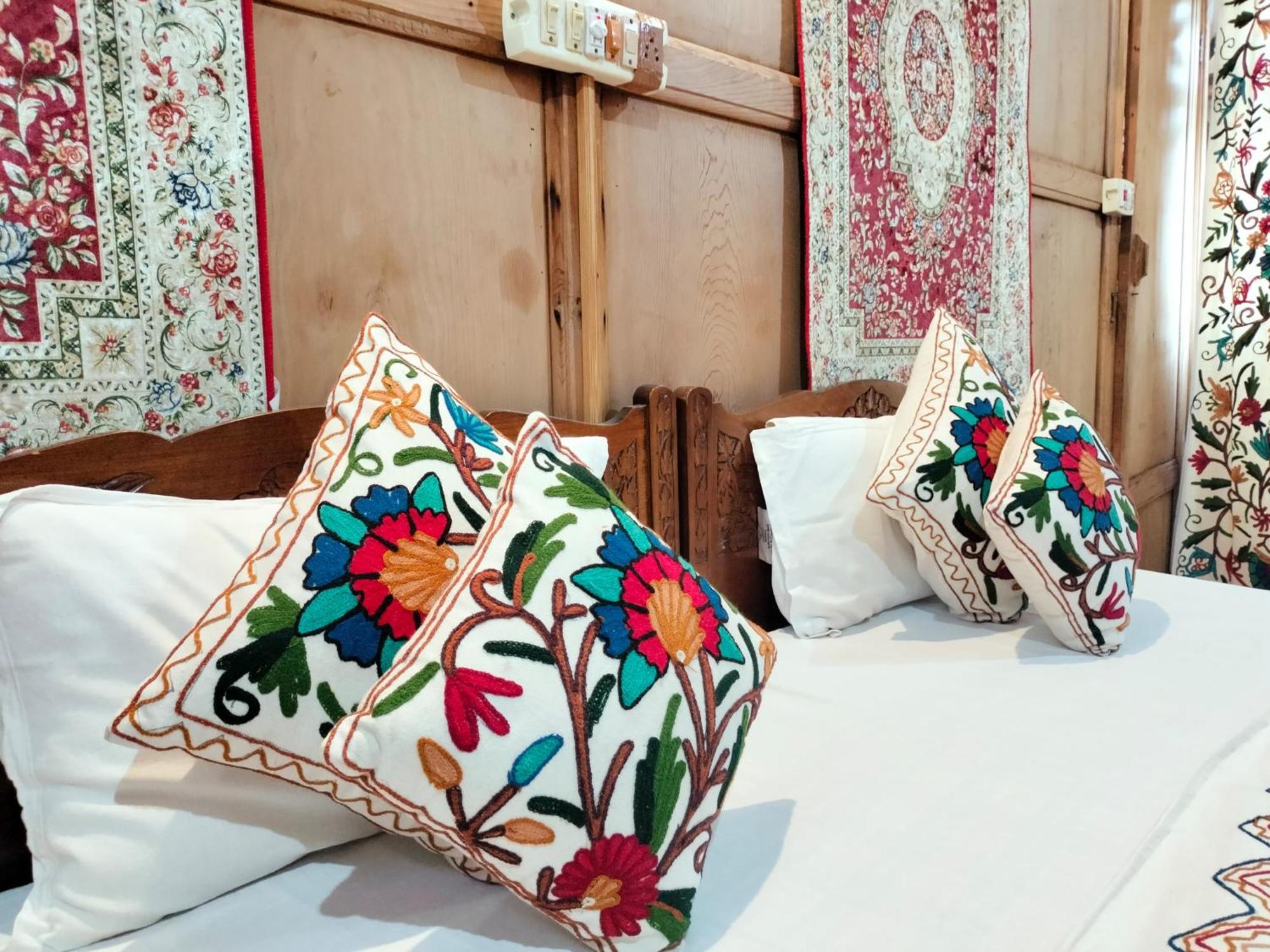 Heritage Amina Group Of Houseboats 4* Srinagar (Jammu and Kashmir)