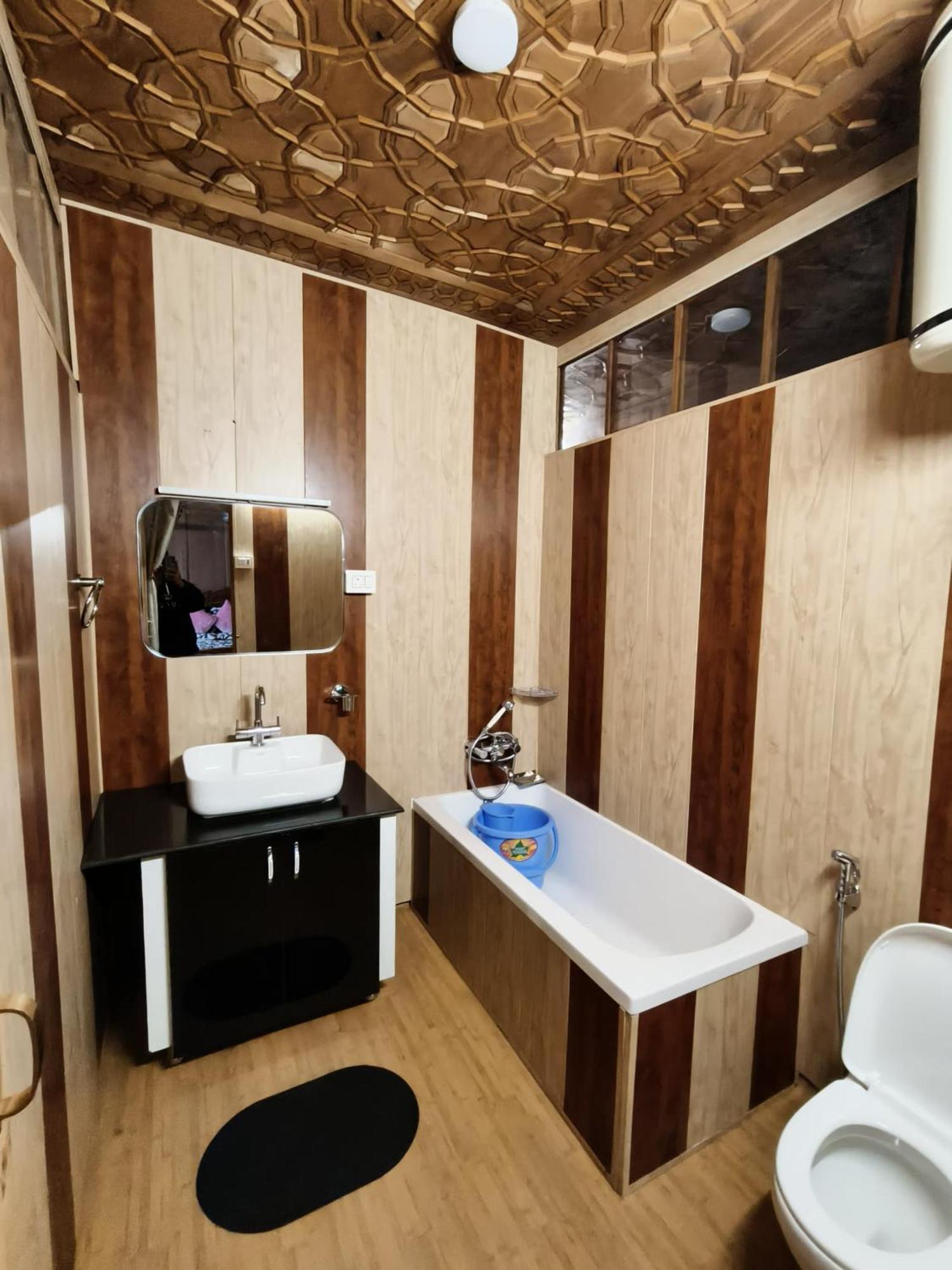 Heritage Amina Group Of Houseboats Botel