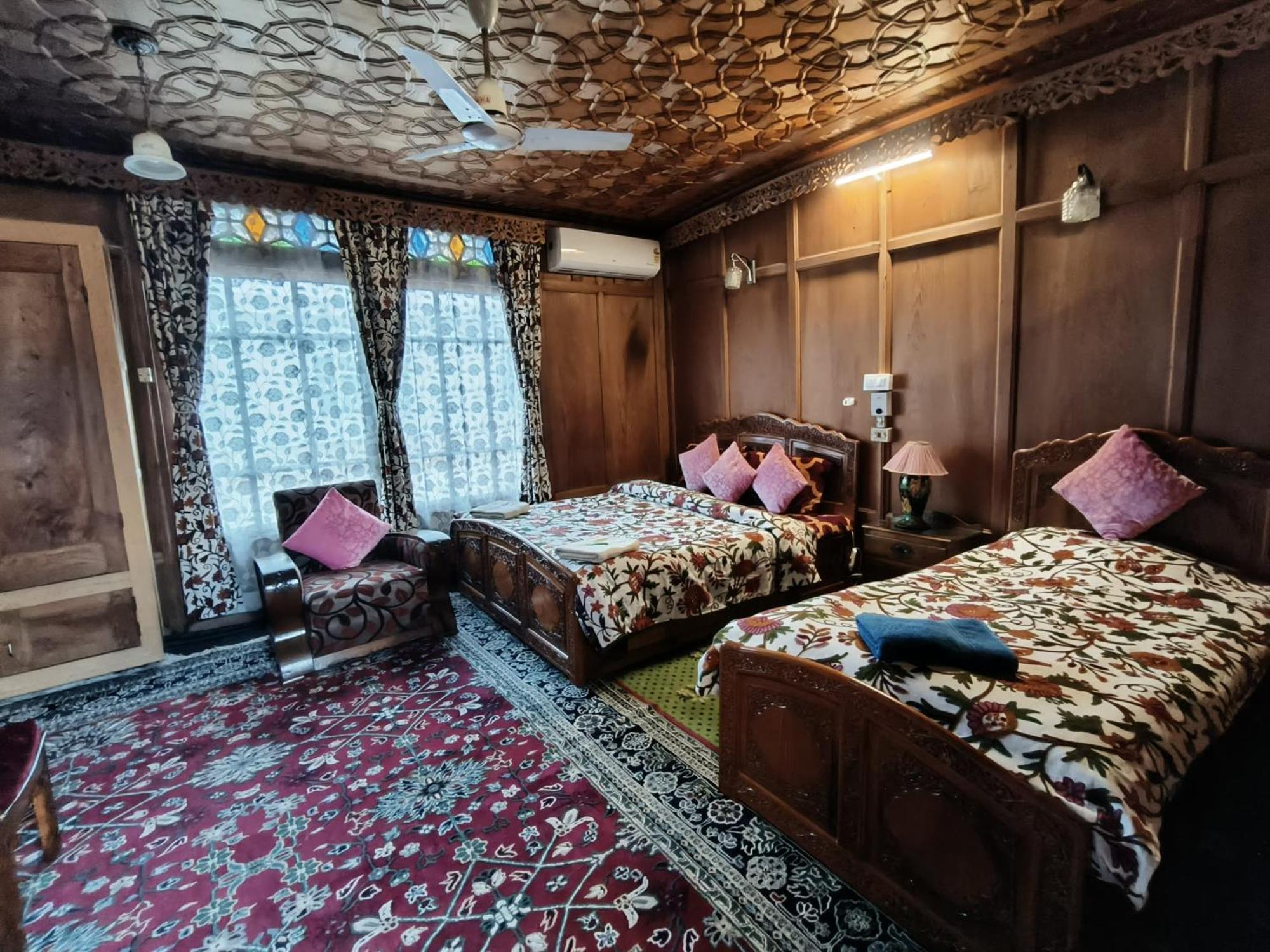 Heritage Amina Group Of Houseboats 4* Srinagar (Jammu and Kashmir)