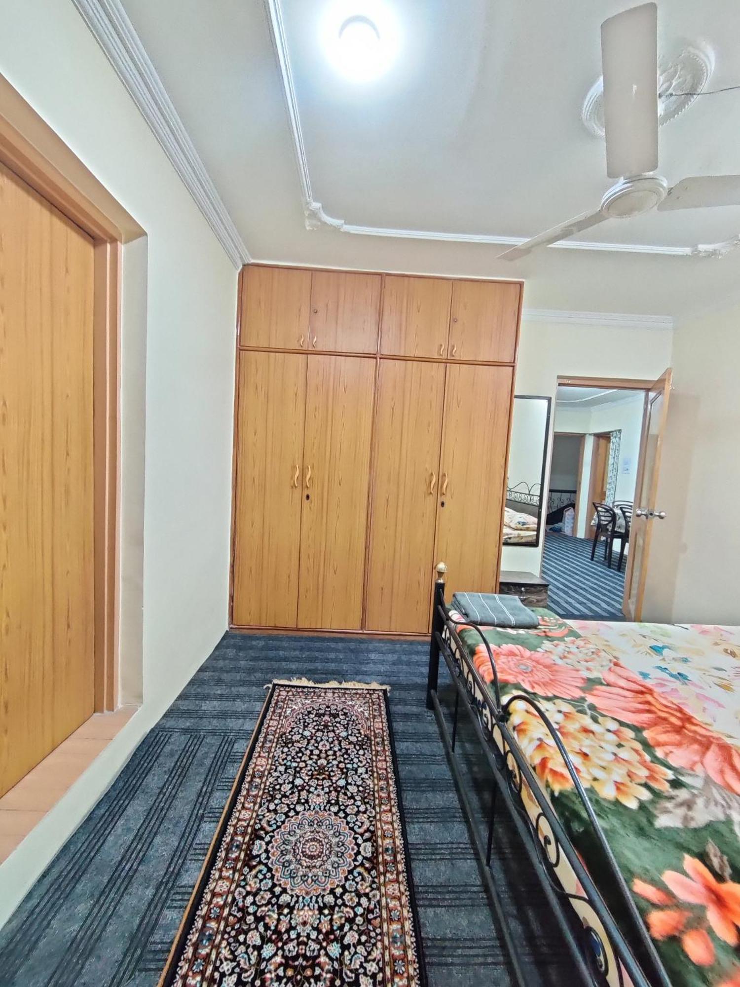 Away From , 2bhk * Srinagar (Jammu and Kashmir)