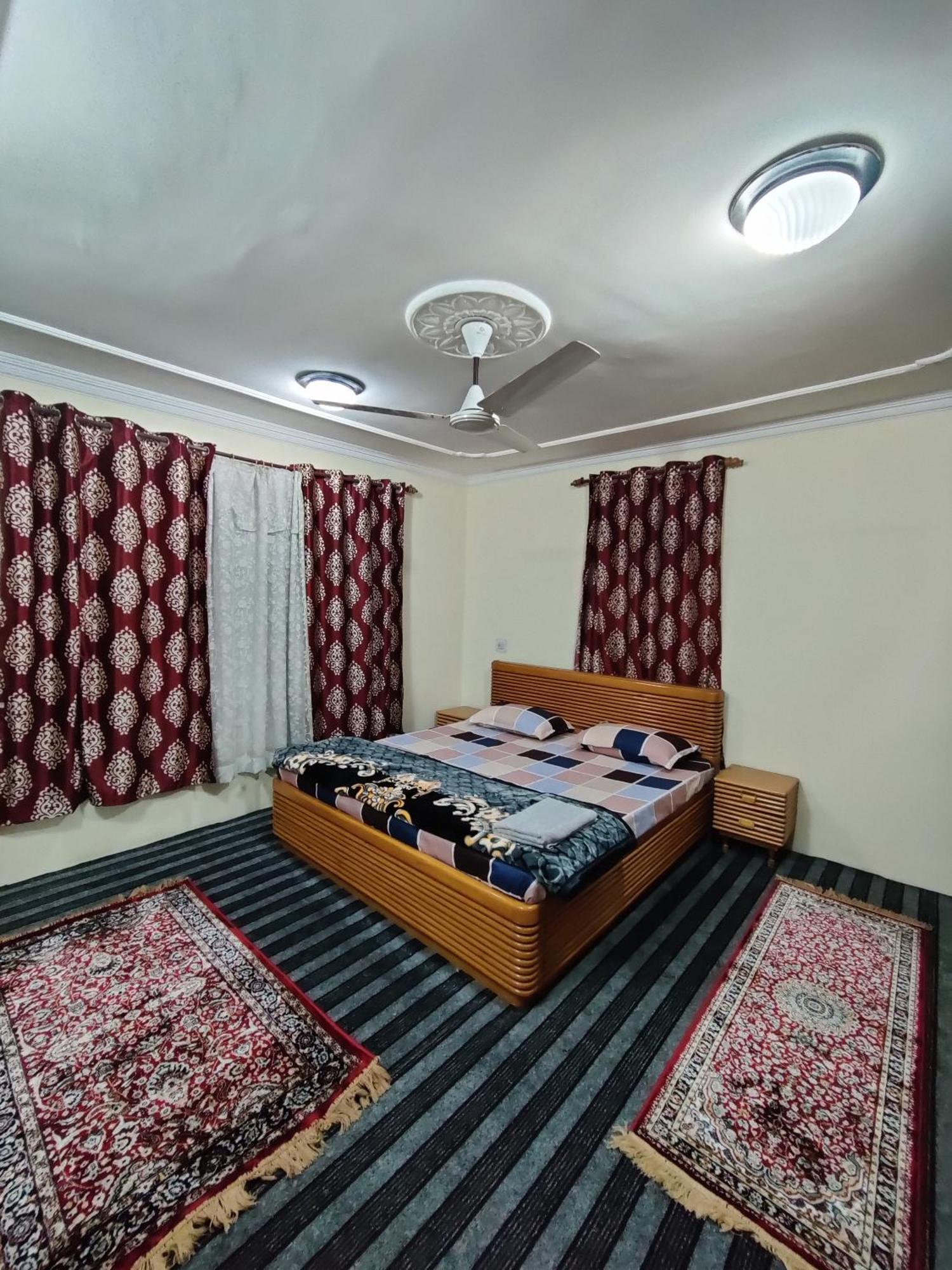 Away From , 2bhk * Srinagar (Jammu and Kashmir)