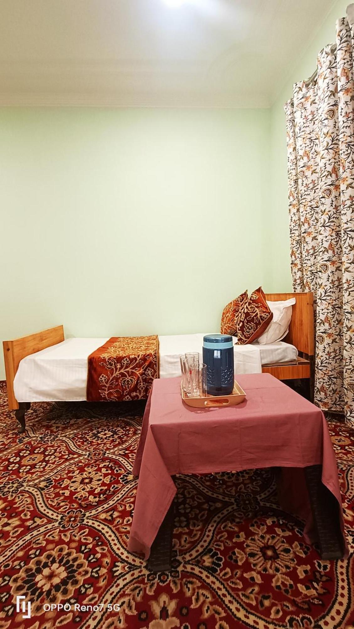 Moonshine Hostel Srinagar (Jammu and Kashmir)