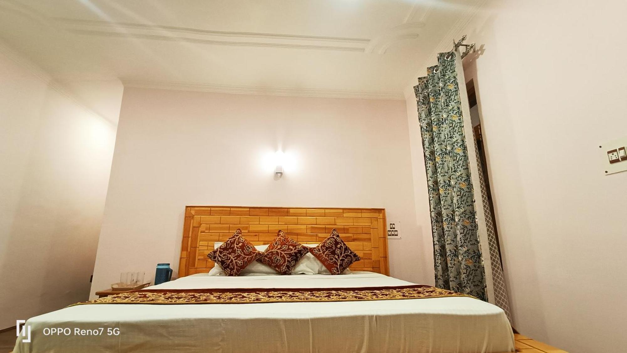Hostel Moonshine