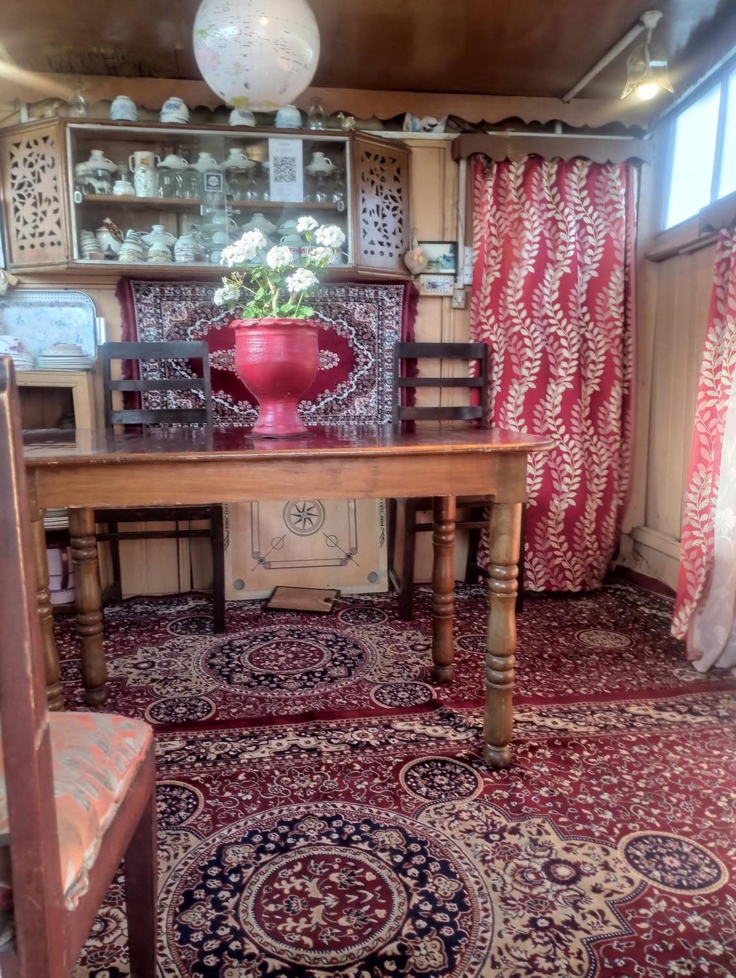 Pana 4 Boat House * Srinagar (Jammu and Kashmir)