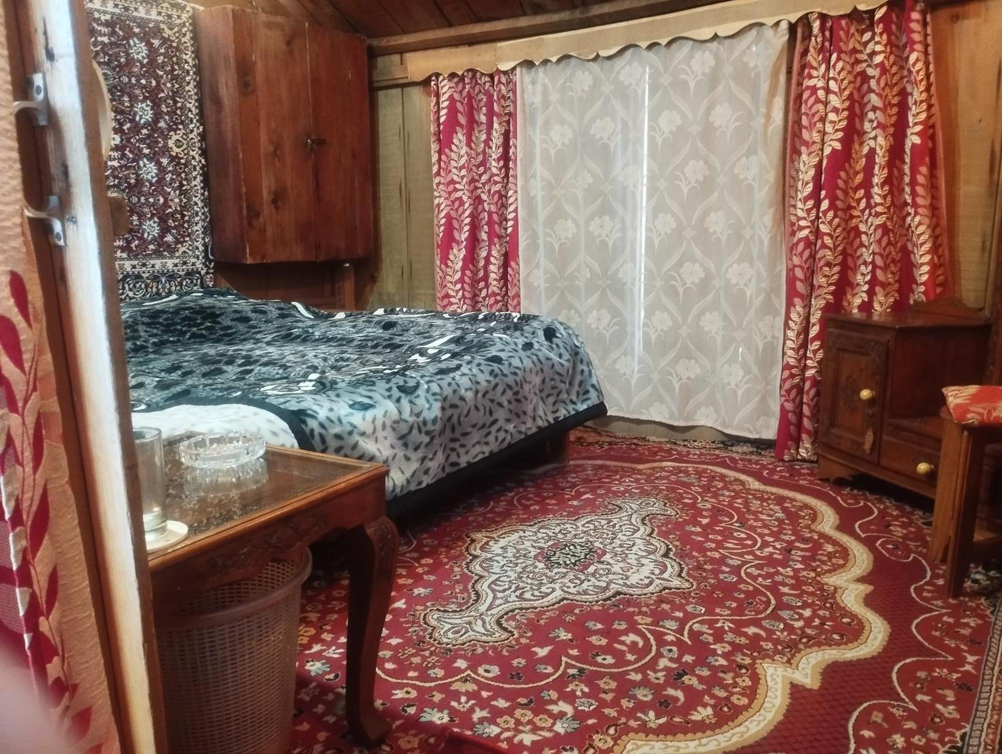 Pana 4 Boat House Srinagar (Jammu and Kashmir)