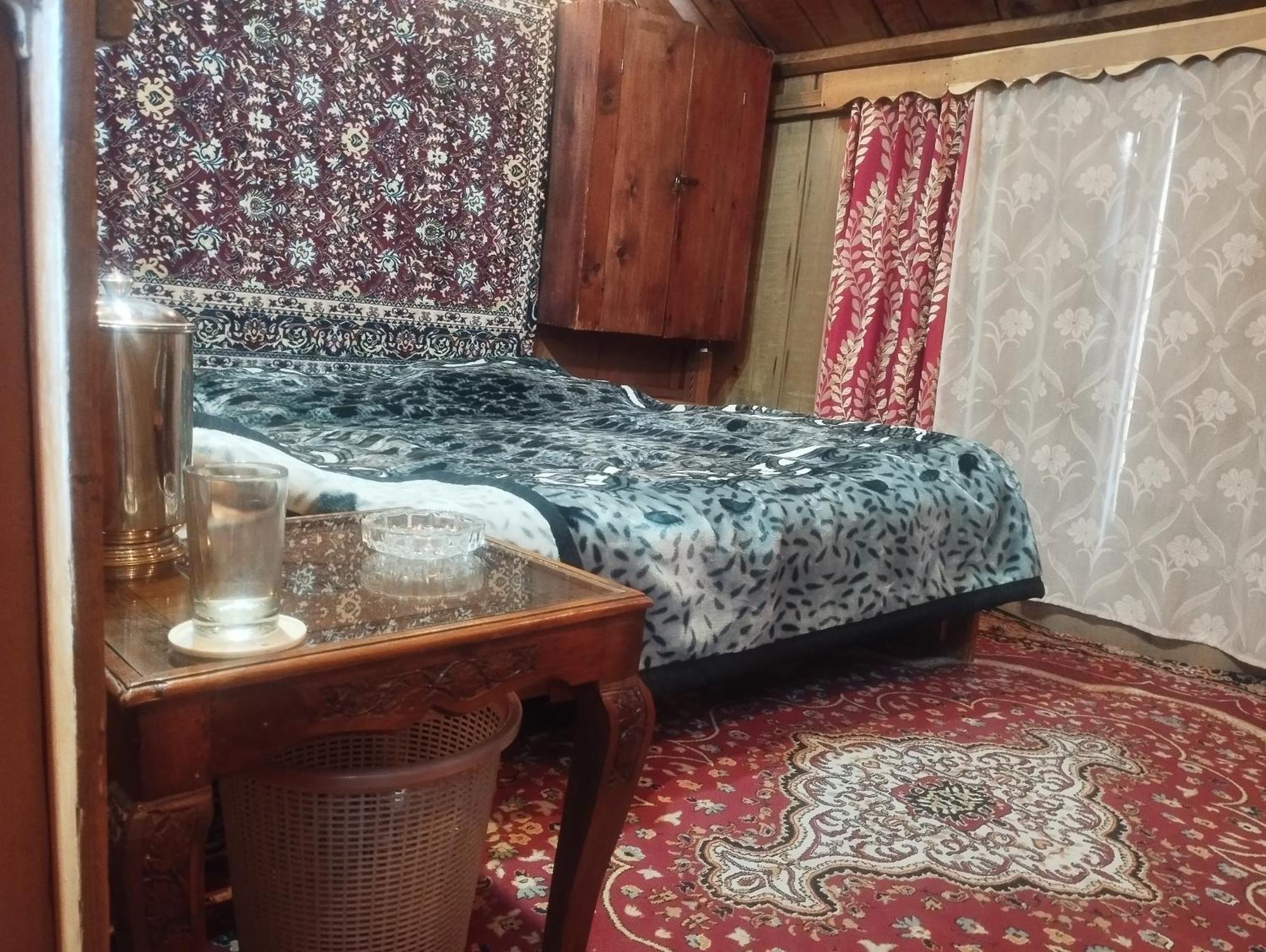 Homestay Pana 4 Boat House Srinagar (Jammu and Kashmir)