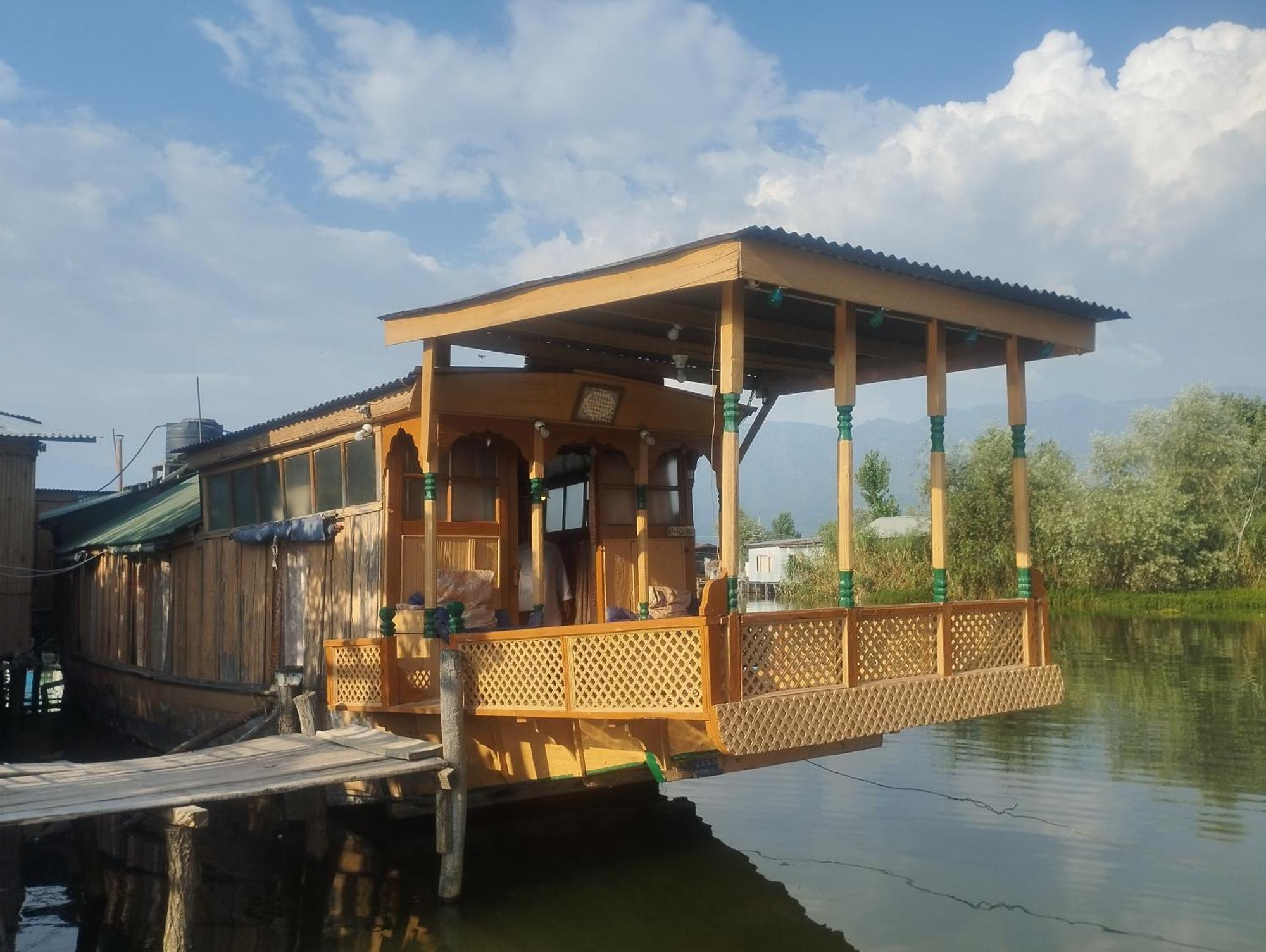Pana 4 Boat House Homestay *