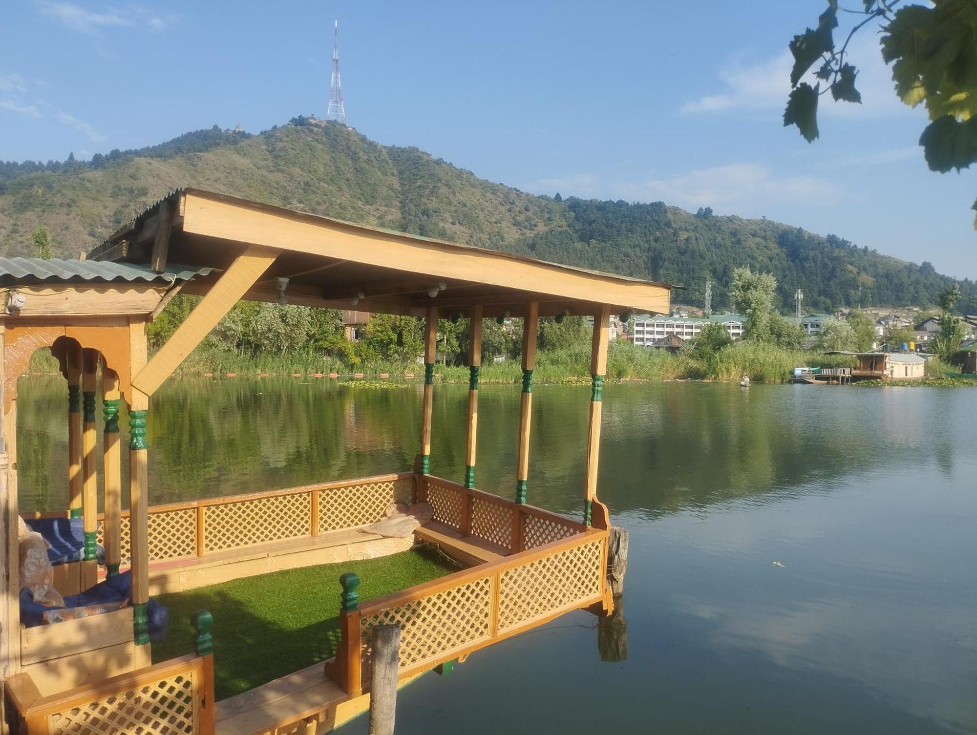Pana 4 Boat House Homestay *