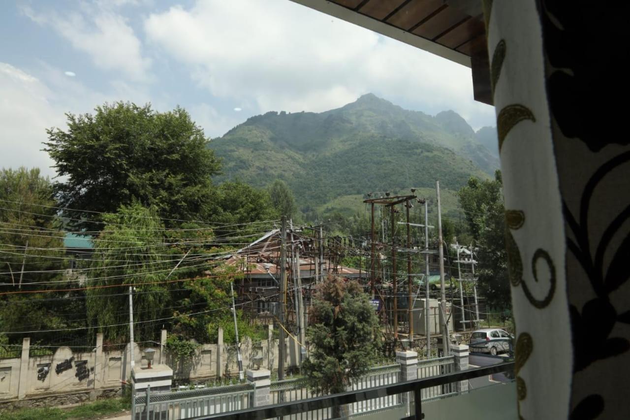 The Jamawar Srinagar (Jammu and Kashmir)