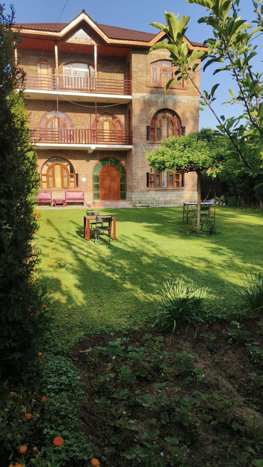 Homestay The Other House *