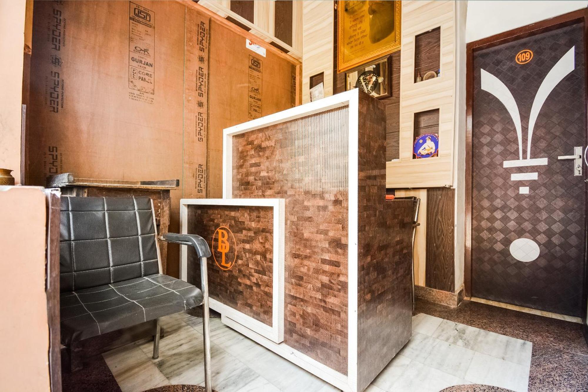 Hotel Oyo Noor Palace Srinagar (Jammu and Kashmir)